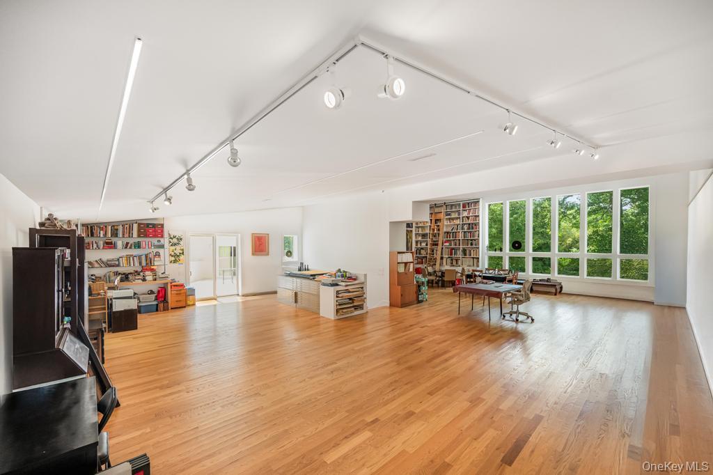 2222 Noyack Road, Sag Harbor, NY 11963