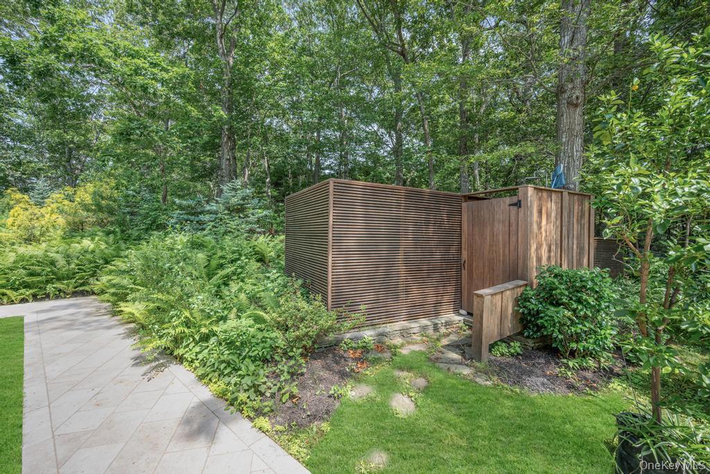 2222 Noyack Road, Sag Harbor, NY 11963