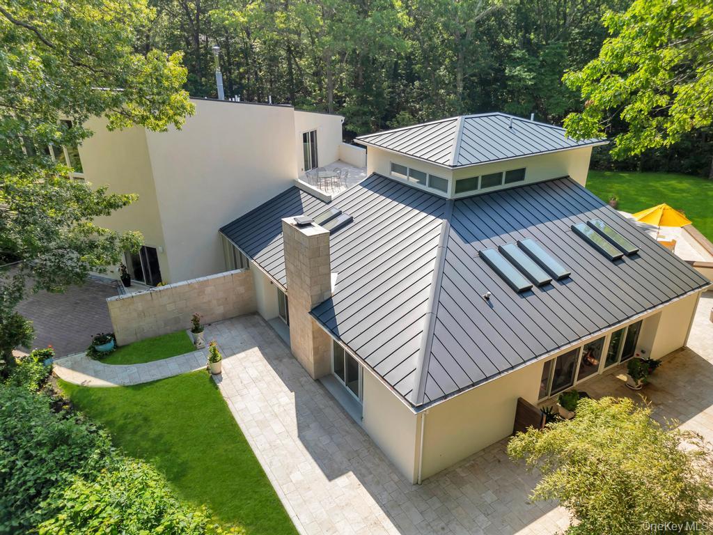 2222 Noyack Road, Sag Harbor, NY 11963