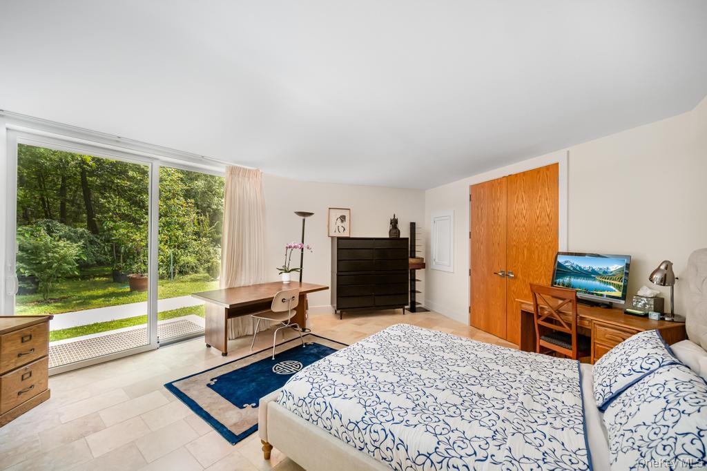 2222 Noyack Road, Sag Harbor, NY 11963