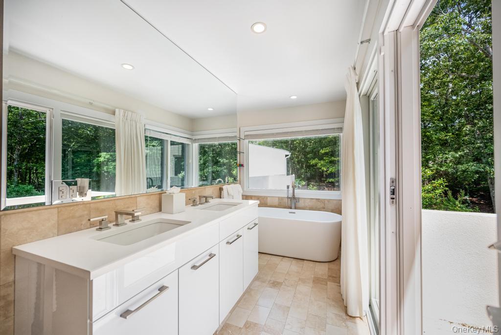 2222 Noyack Road, Sag Harbor, NY 11963