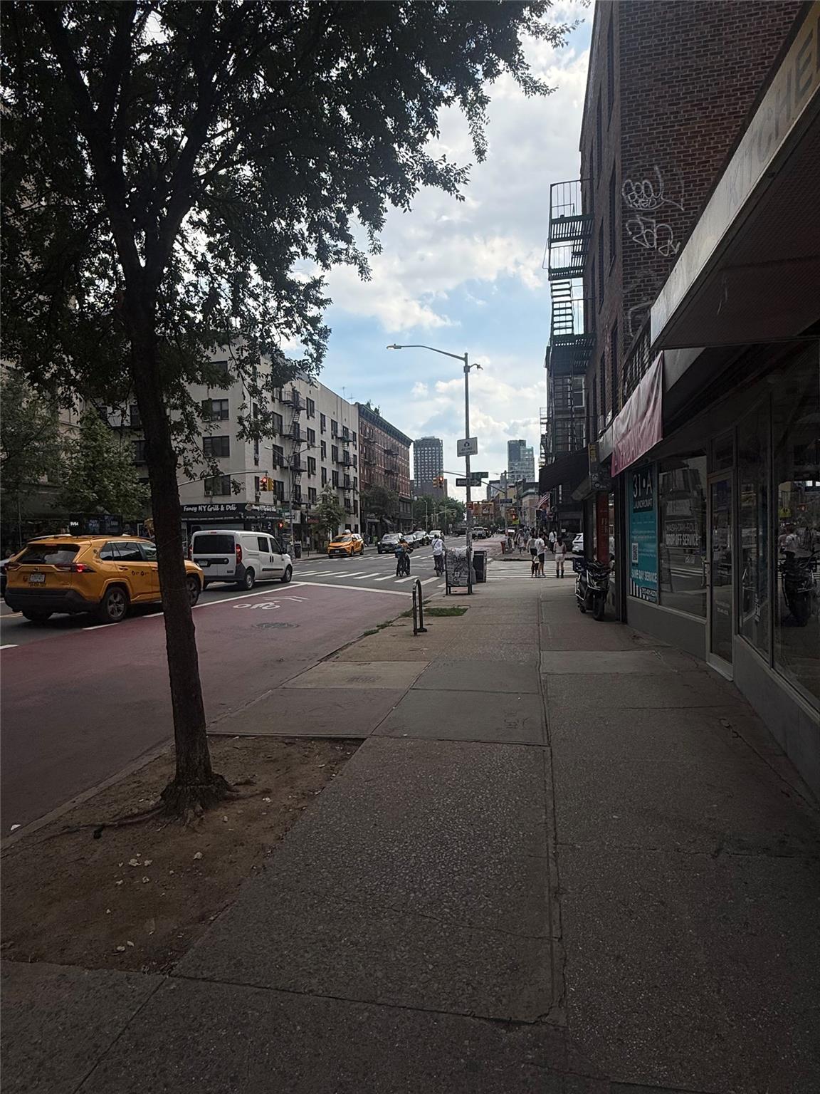 33 Avenue A, New York (Manhattan), NY 10009