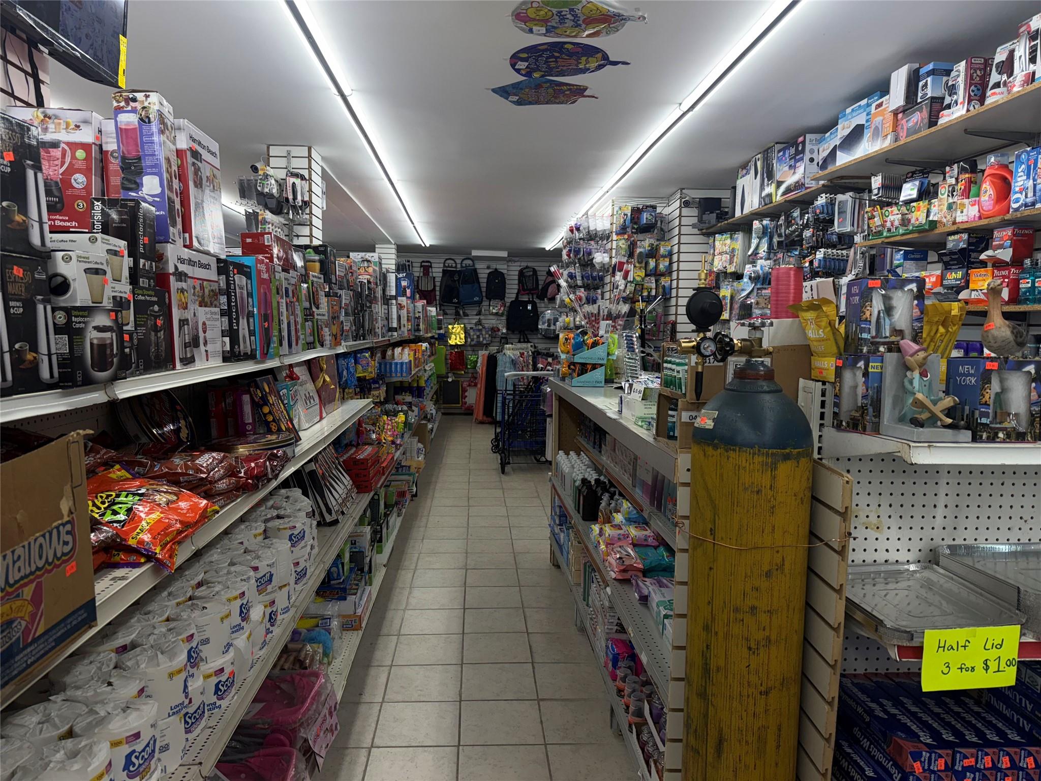 33 Avenue A, New York (Manhattan), NY 10009