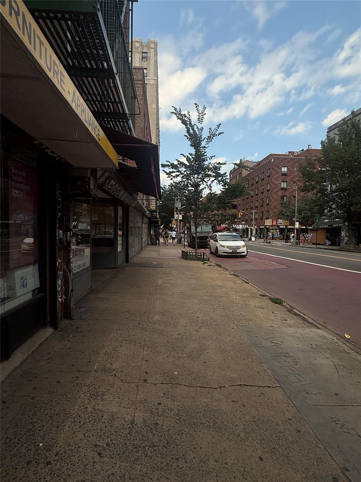 33 Avenue A, New York (Manhattan), NY 10009