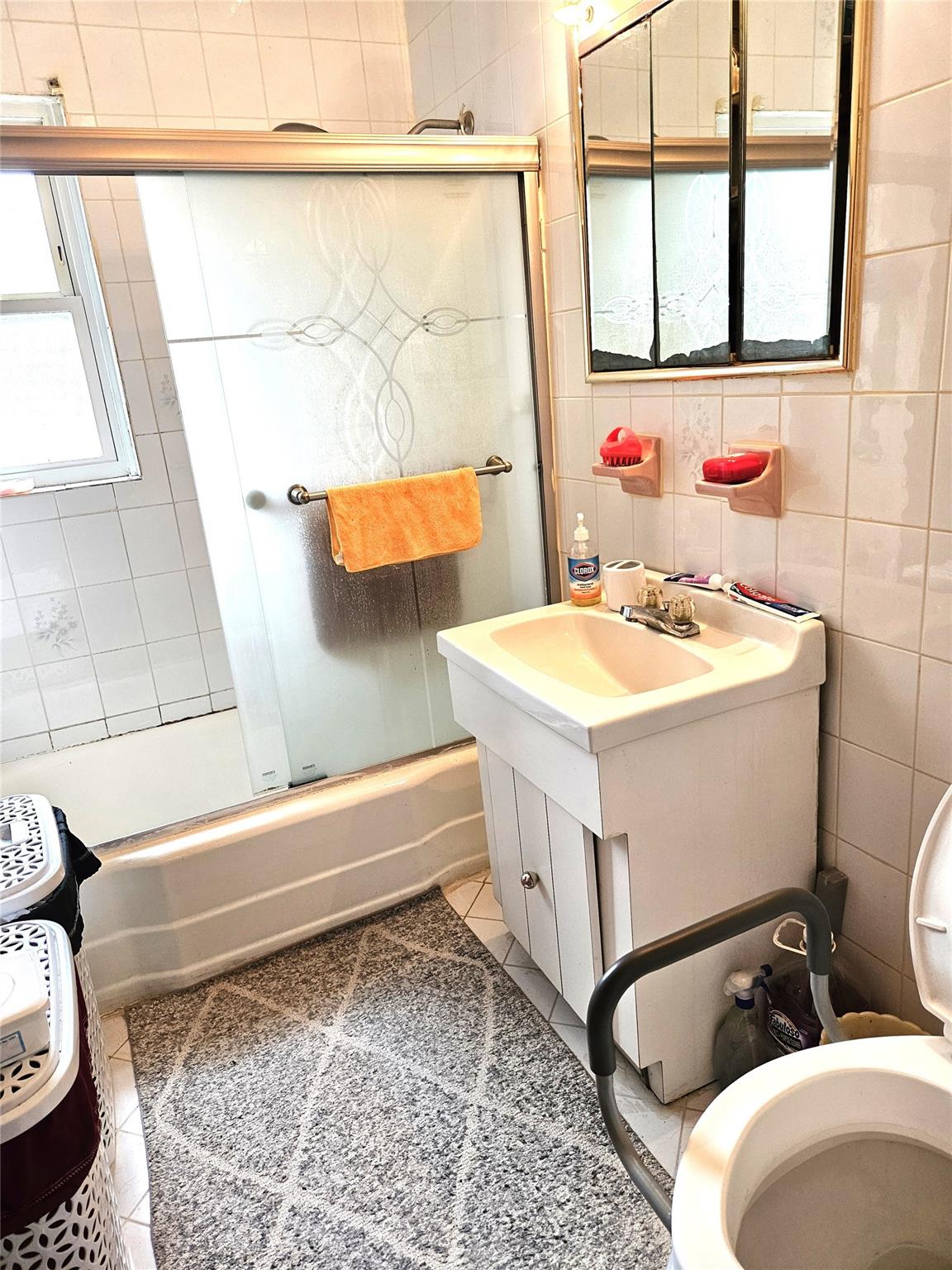 2164 Cross Bronx Expressway, Bronx, NY 10472