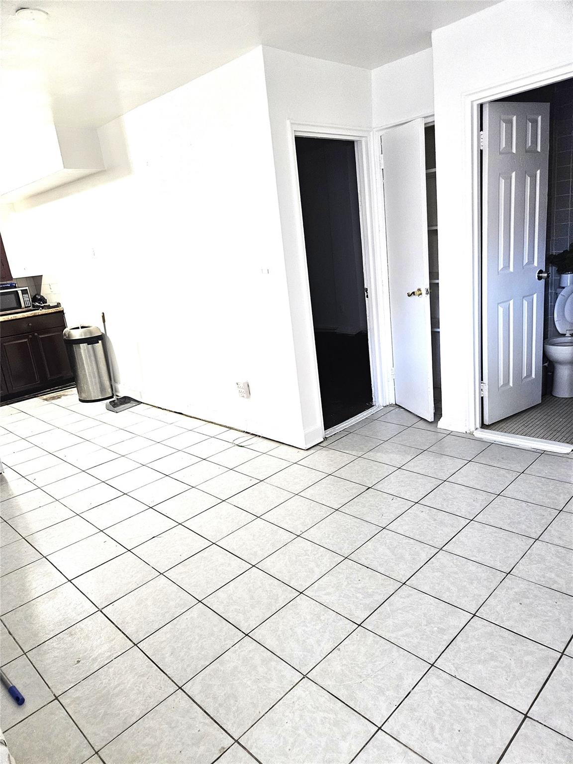 2164 Cross Bronx Expressway, Bronx, NY 10472