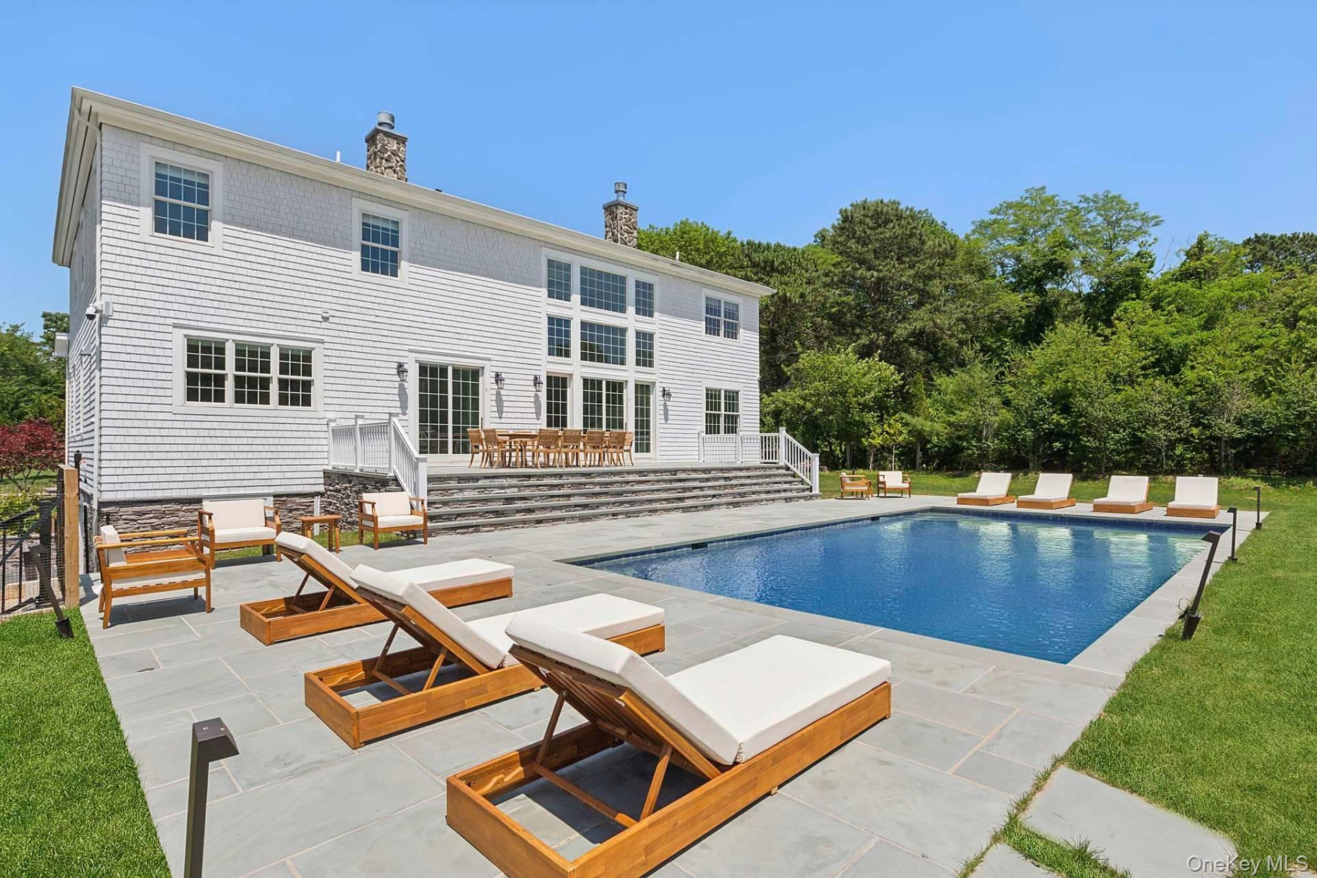 490 Montauk Highway, Southampton, NY 11968