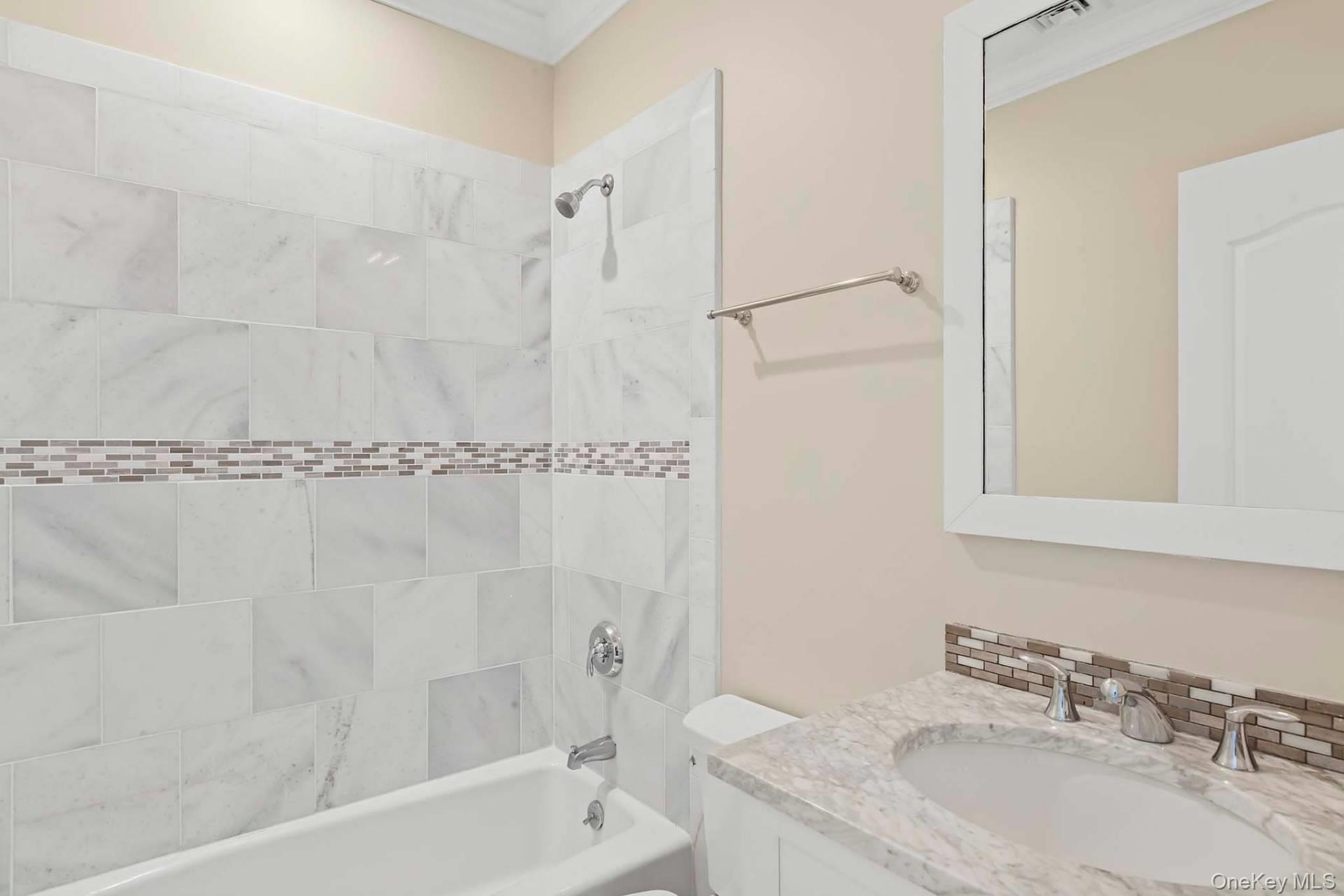 490 Montauk Highway, Southampton, NY 11968