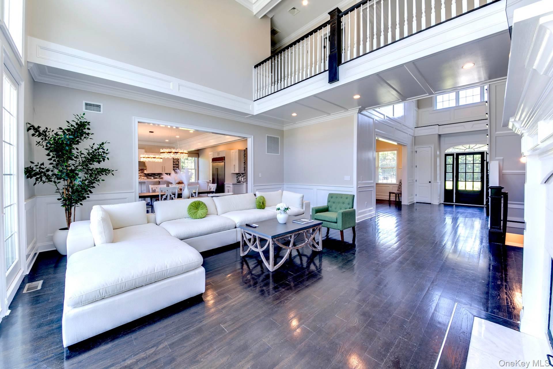 490 Montauk Highway, Southampton, NY 11968