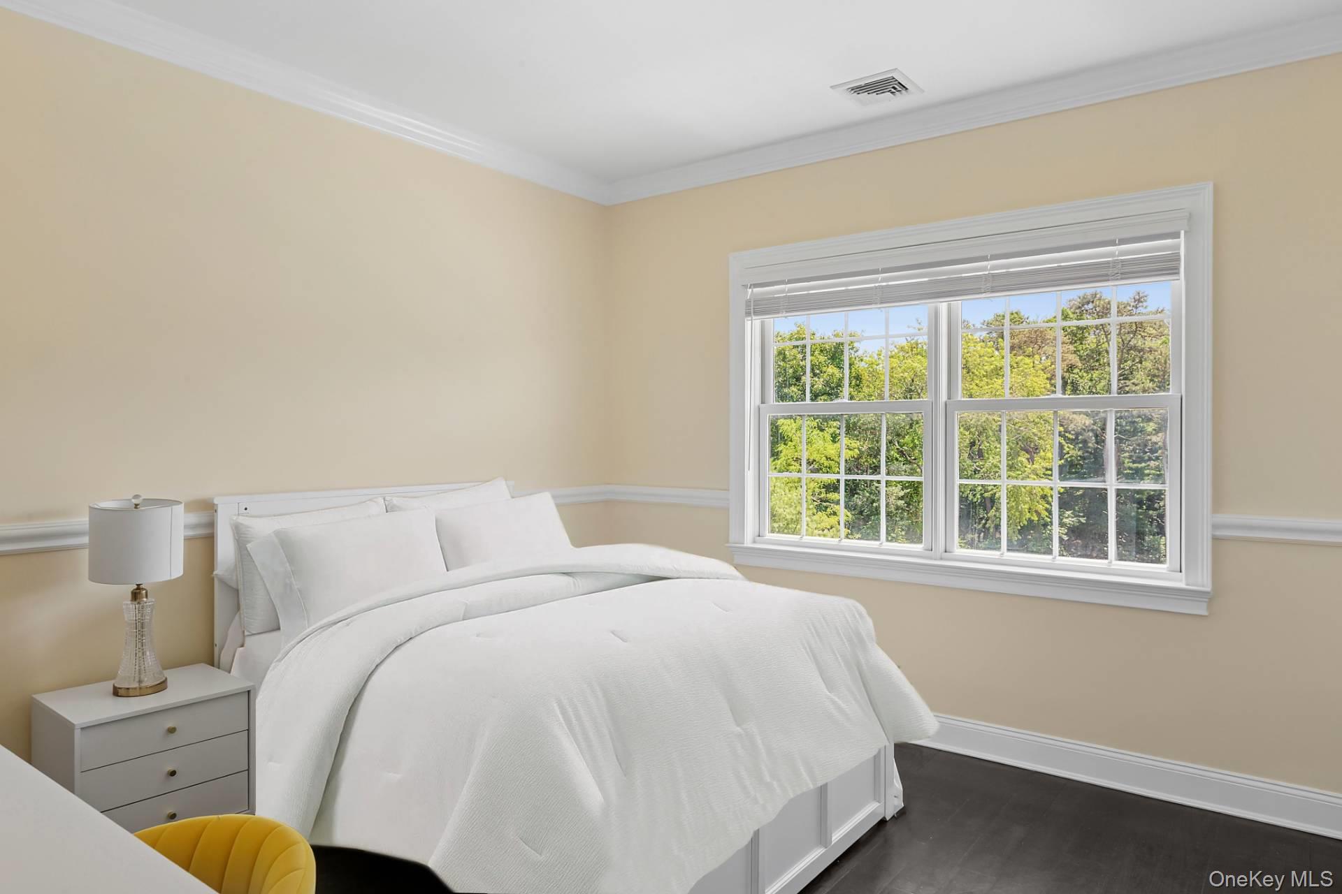 490 Montauk Highway, Southampton, NY 11968