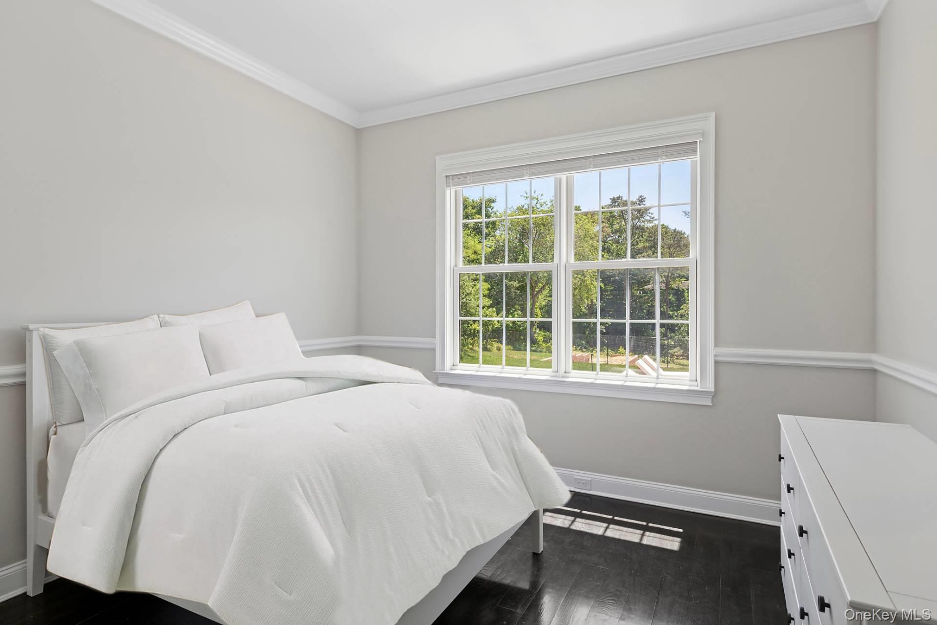 490 Montauk Highway, Southampton, NY 11968