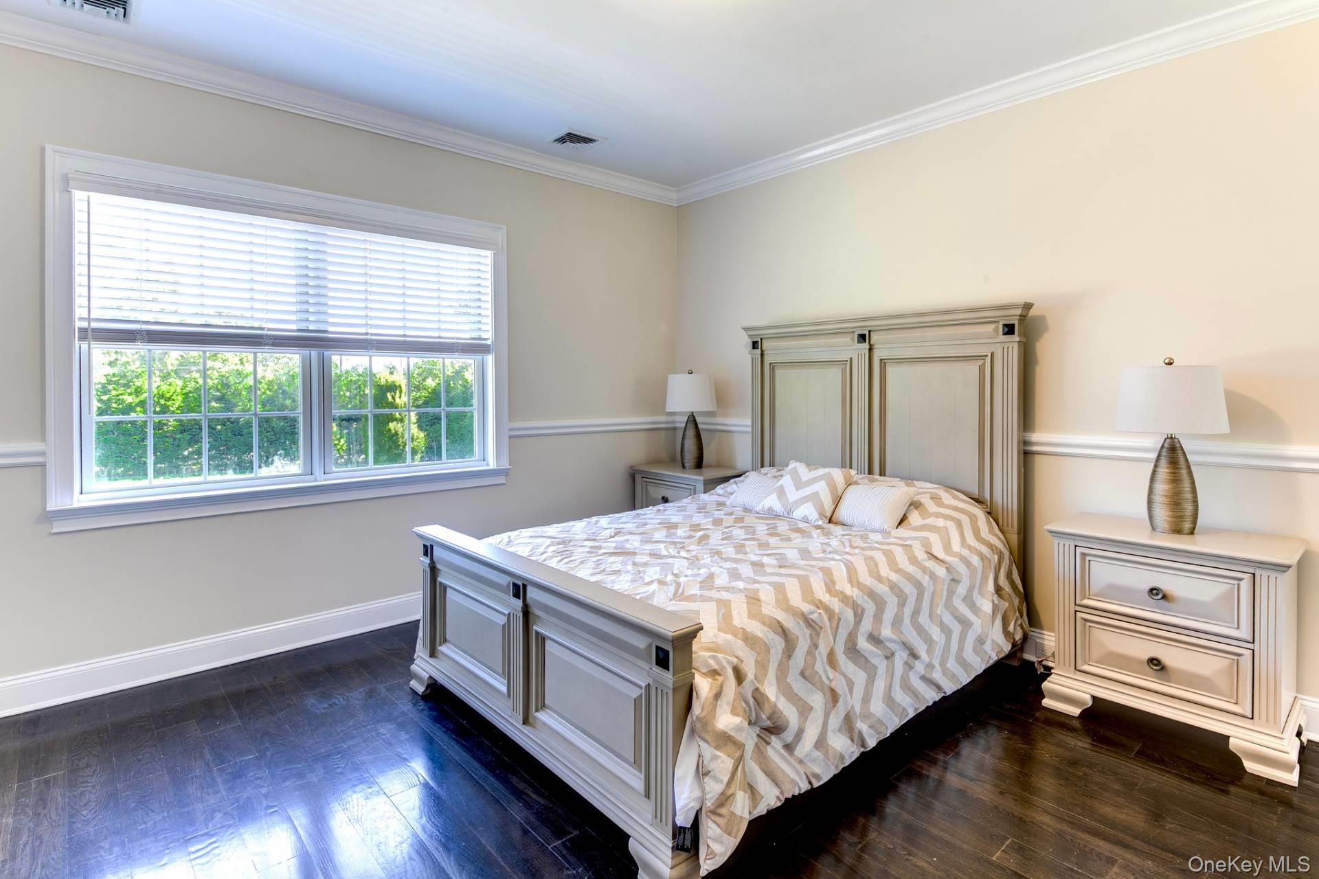 490 Montauk Highway, Southampton, NY 11968