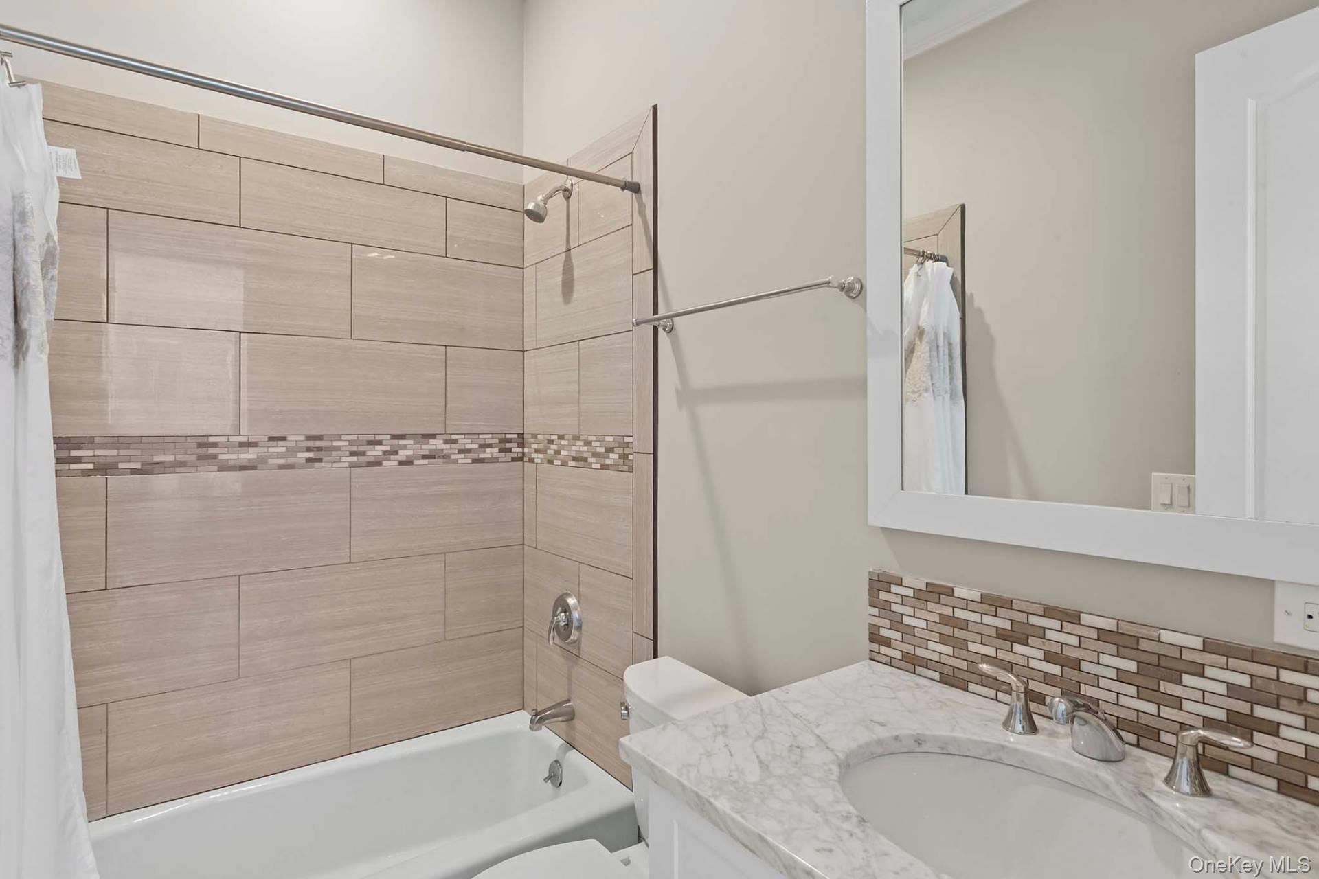 490 Montauk Highway, Southampton, NY 11968