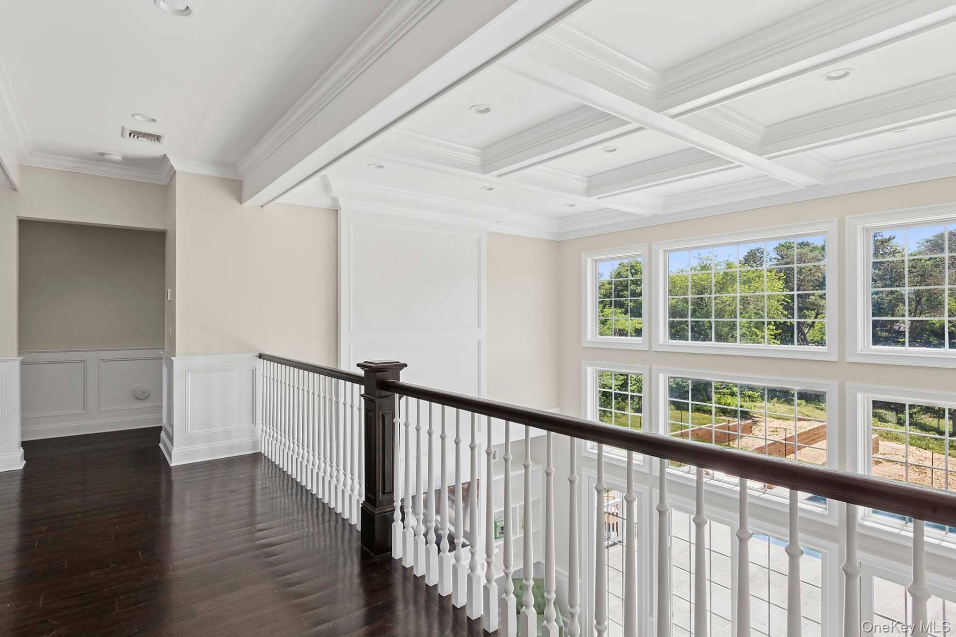 490 Montauk Highway, Southampton, NY 11968