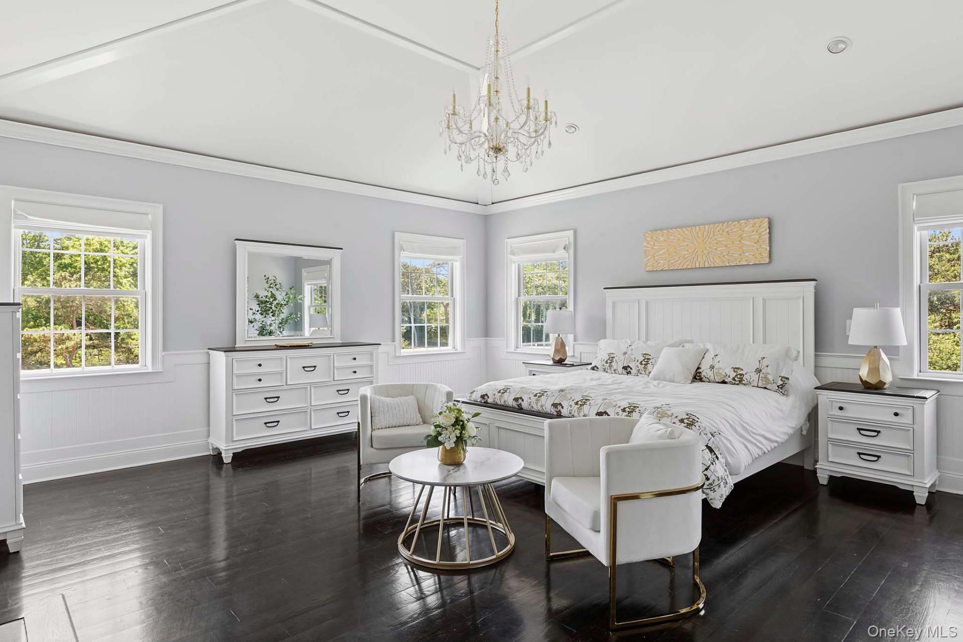 490 Montauk Highway, Southampton, NY 11968