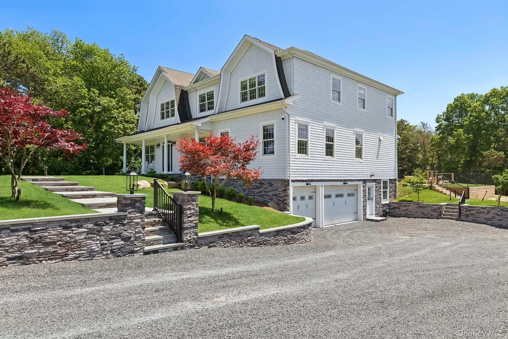 490 Montauk Highway, Southampton, NY 11968