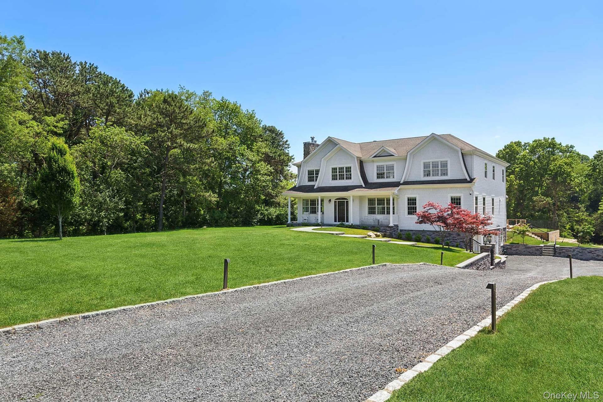 490 Montauk Highway, Southampton, NY 11968