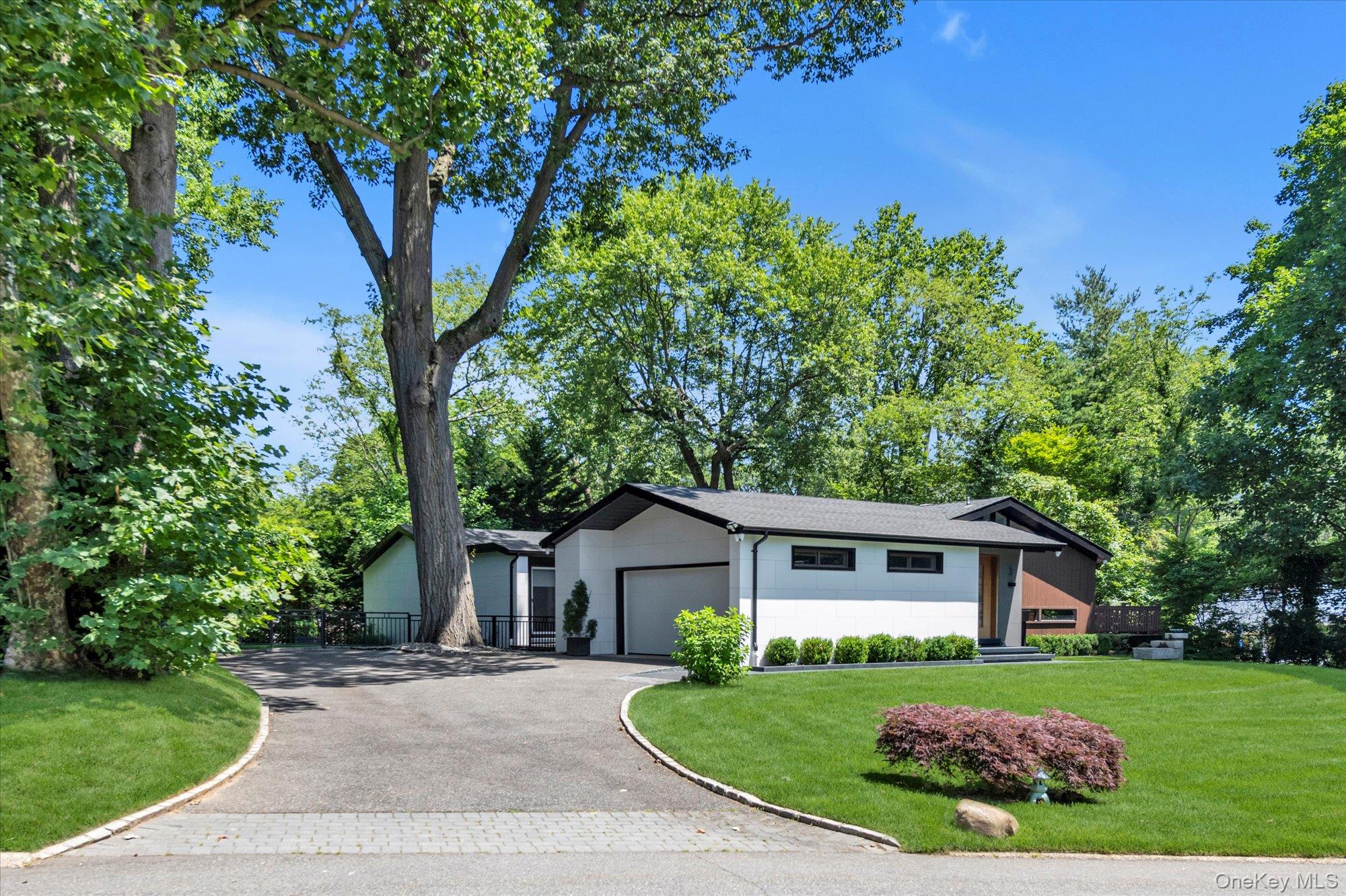 3 Horseshoe Lane, Great Neck, NY 11020