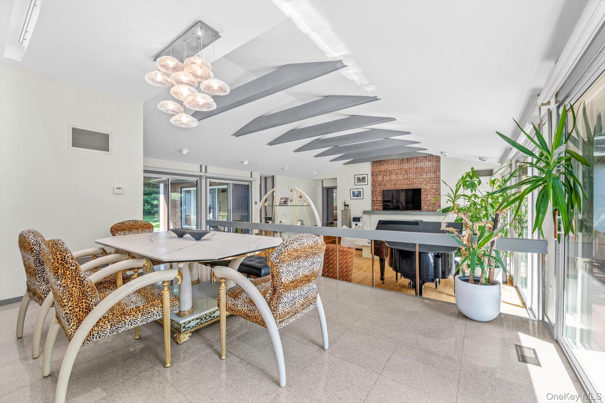 3 Horseshoe Lane, Great Neck, NY 11020