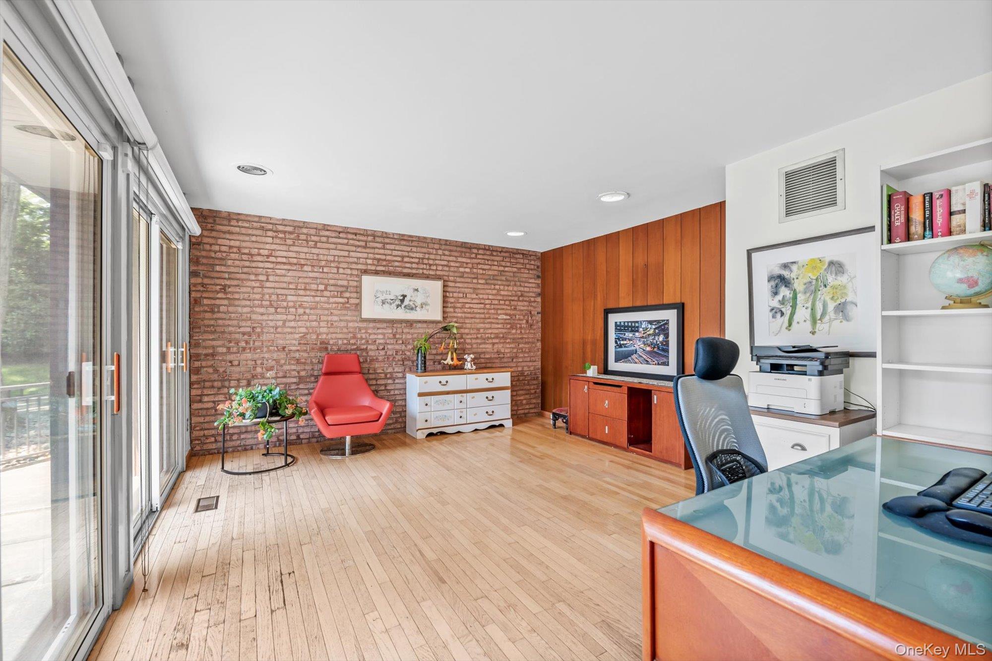 3 Horseshoe Lane, Great Neck, NY 11020