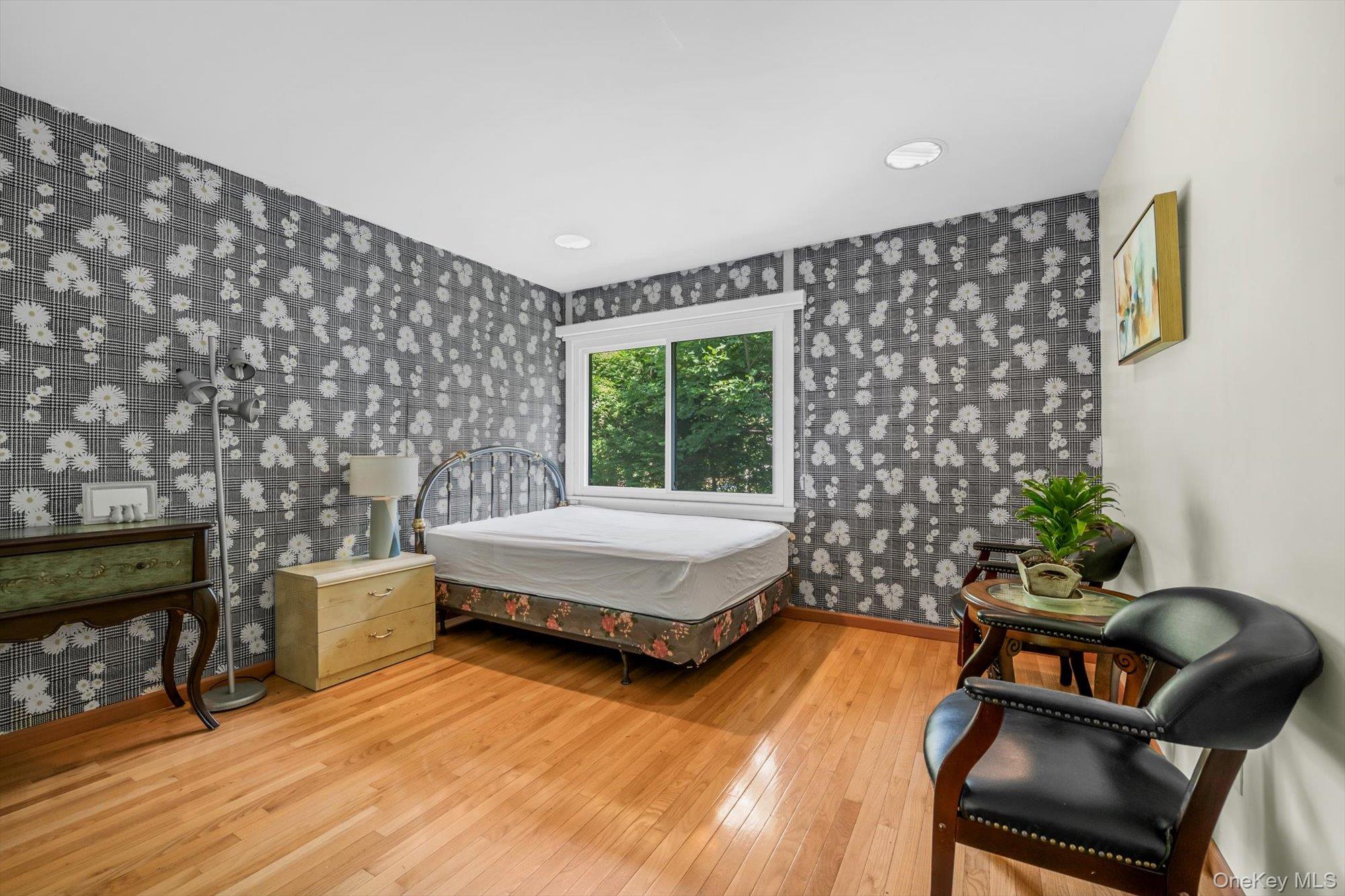 3 Horseshoe Lane, Great Neck, NY 11020