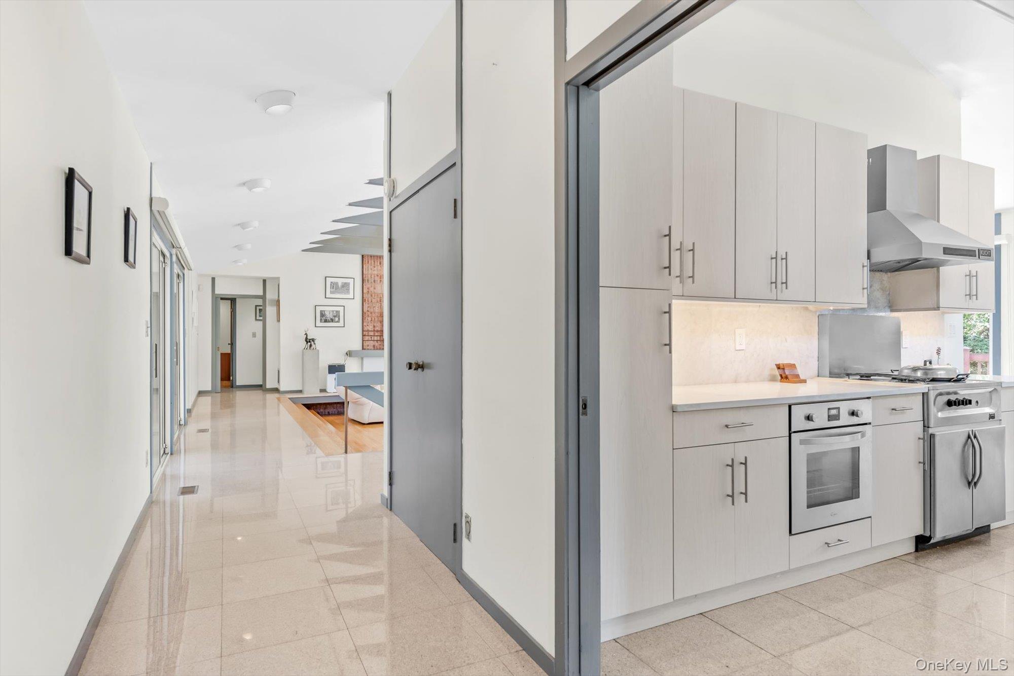 3 Horseshoe Lane, Great Neck, NY 11020