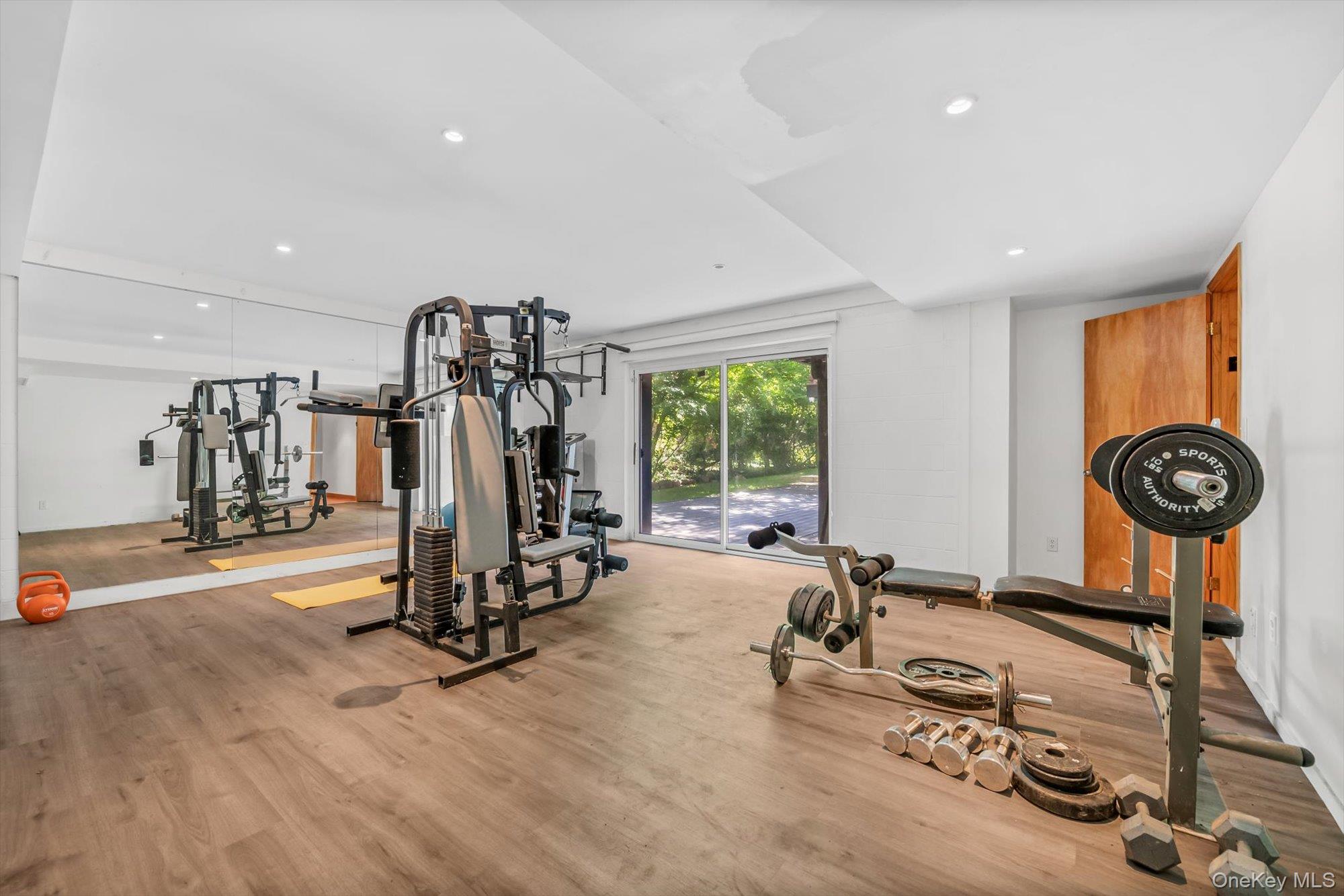 3 Horseshoe Lane, Great Neck, NY 11020