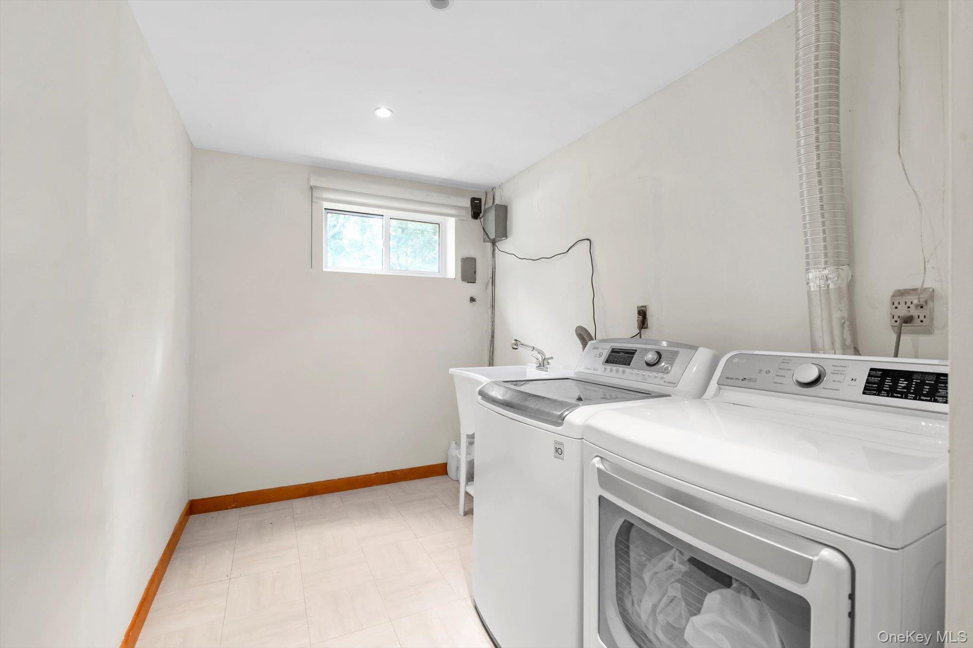 3 Horseshoe Lane, Great Neck, NY 11020