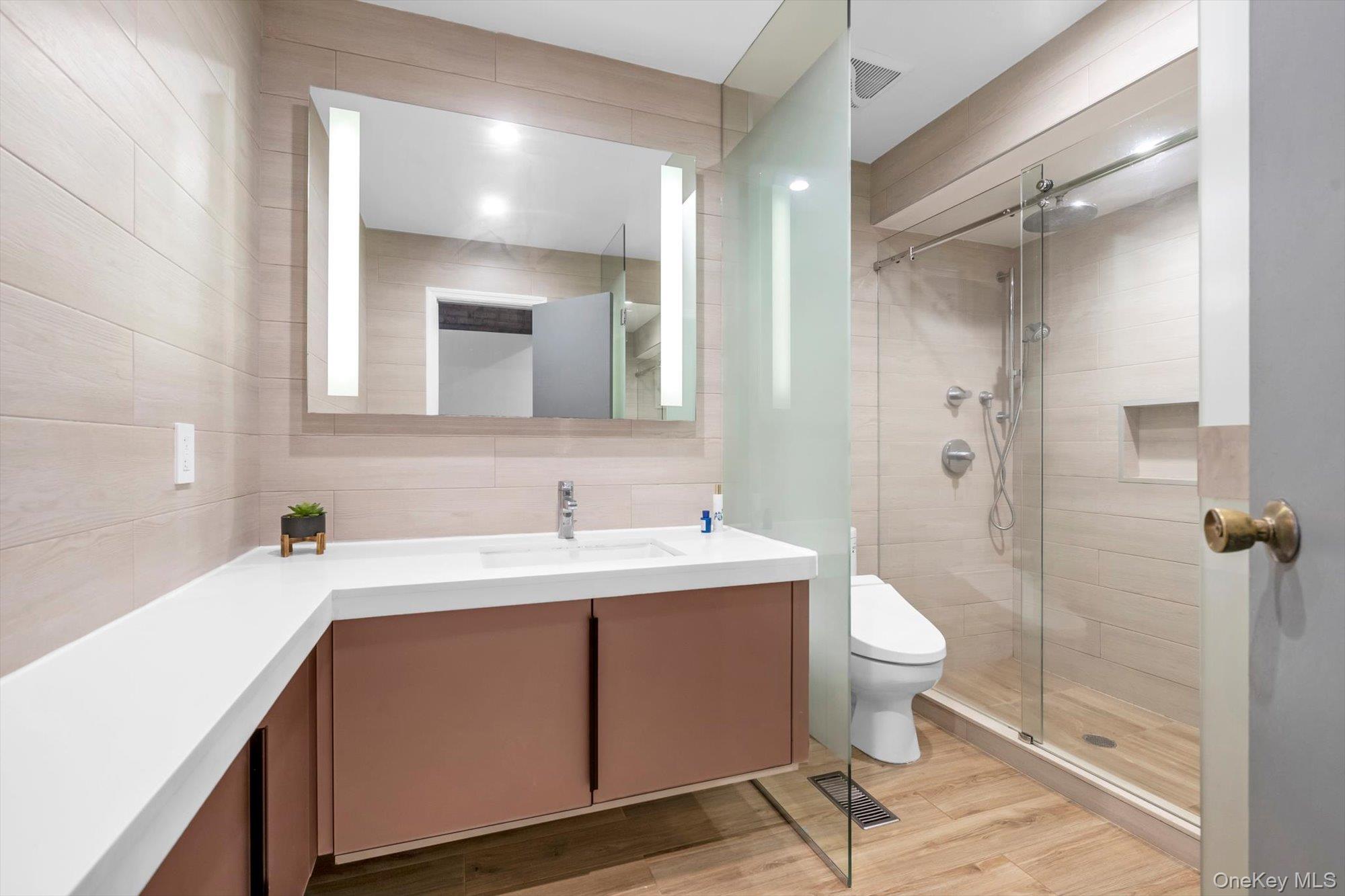 3 Horseshoe Lane, Great Neck, NY 11020