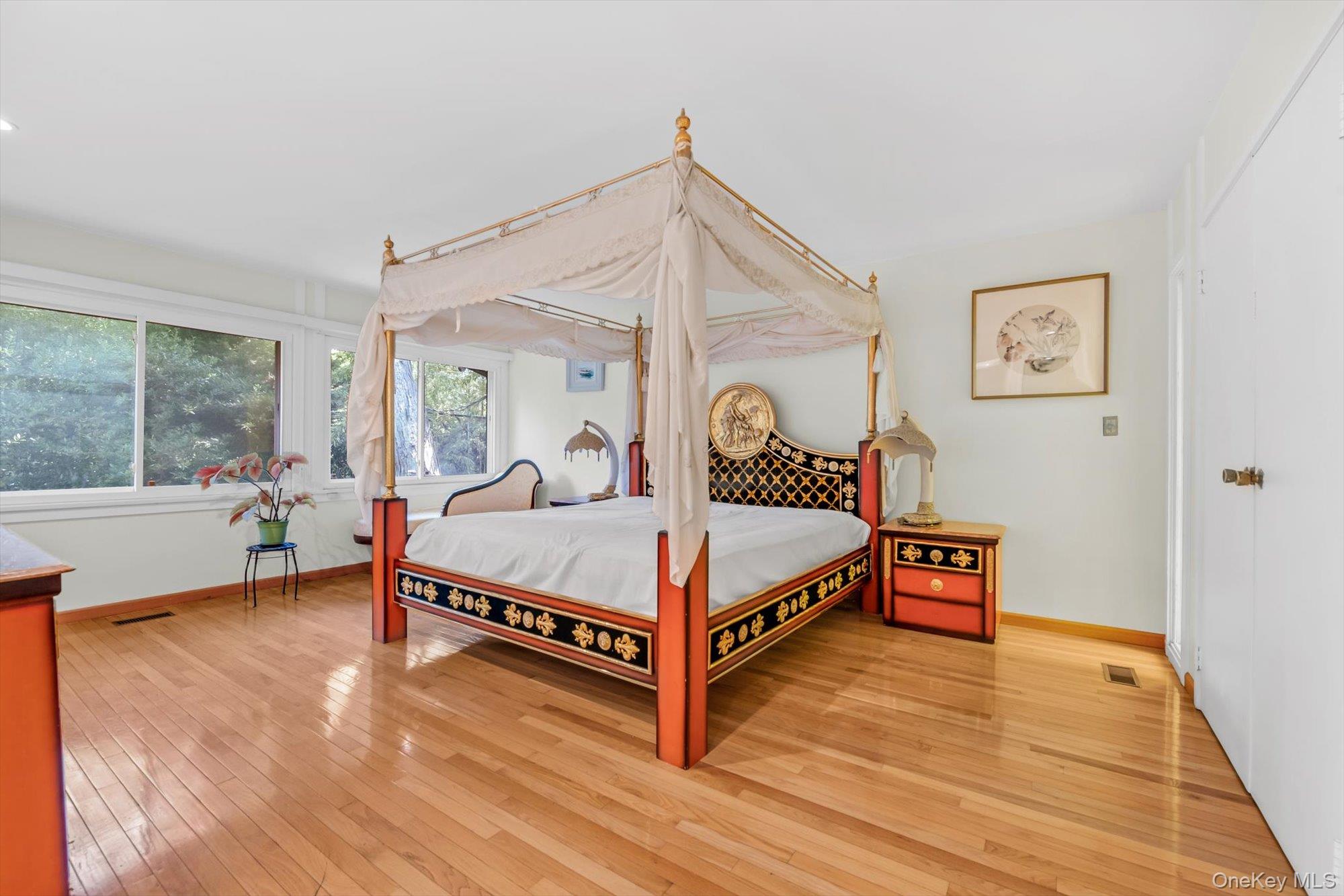 3 Horseshoe Lane, Great Neck, NY 11020