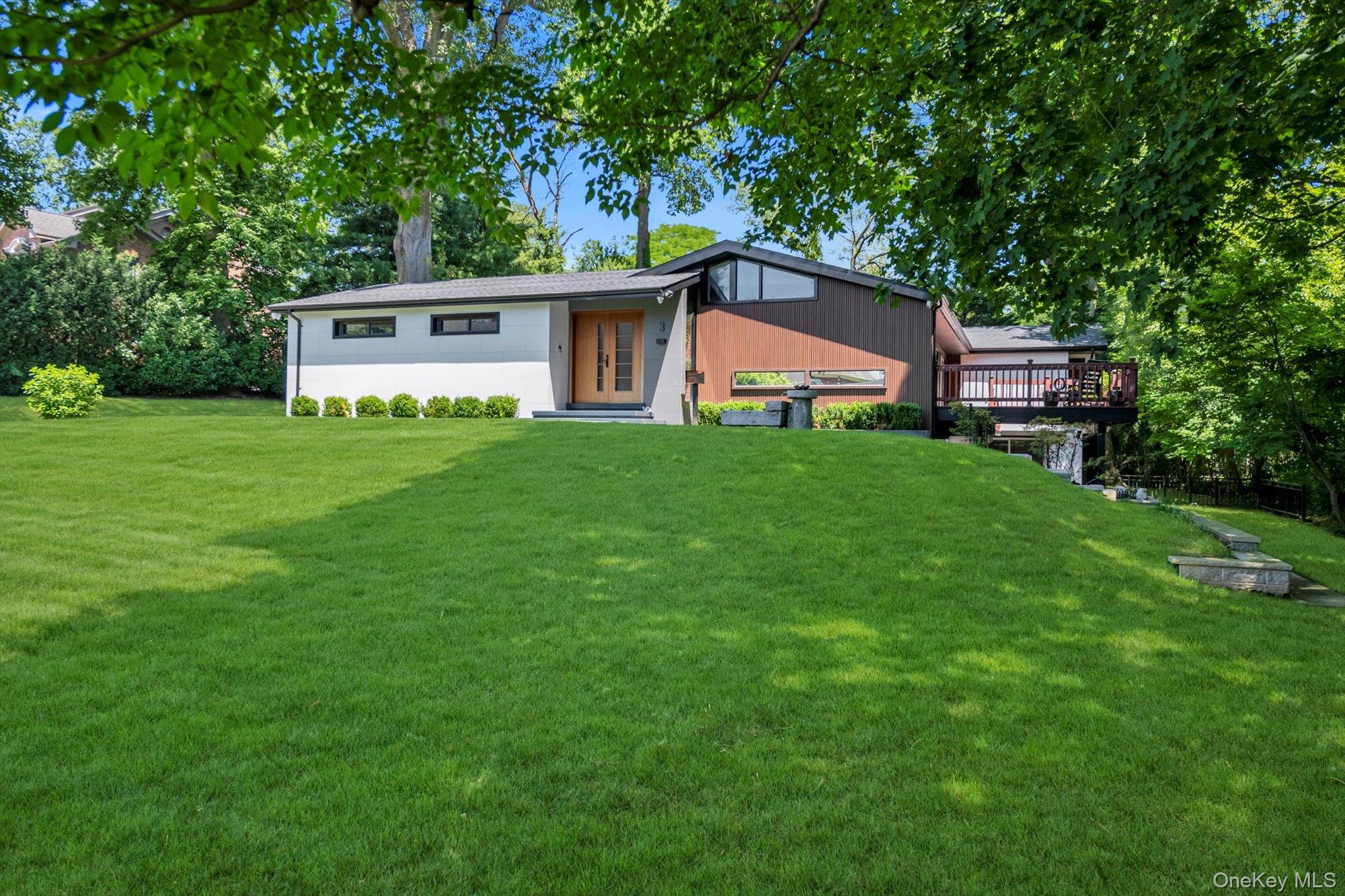 3 Horseshoe Lane, Great Neck, NY 11020