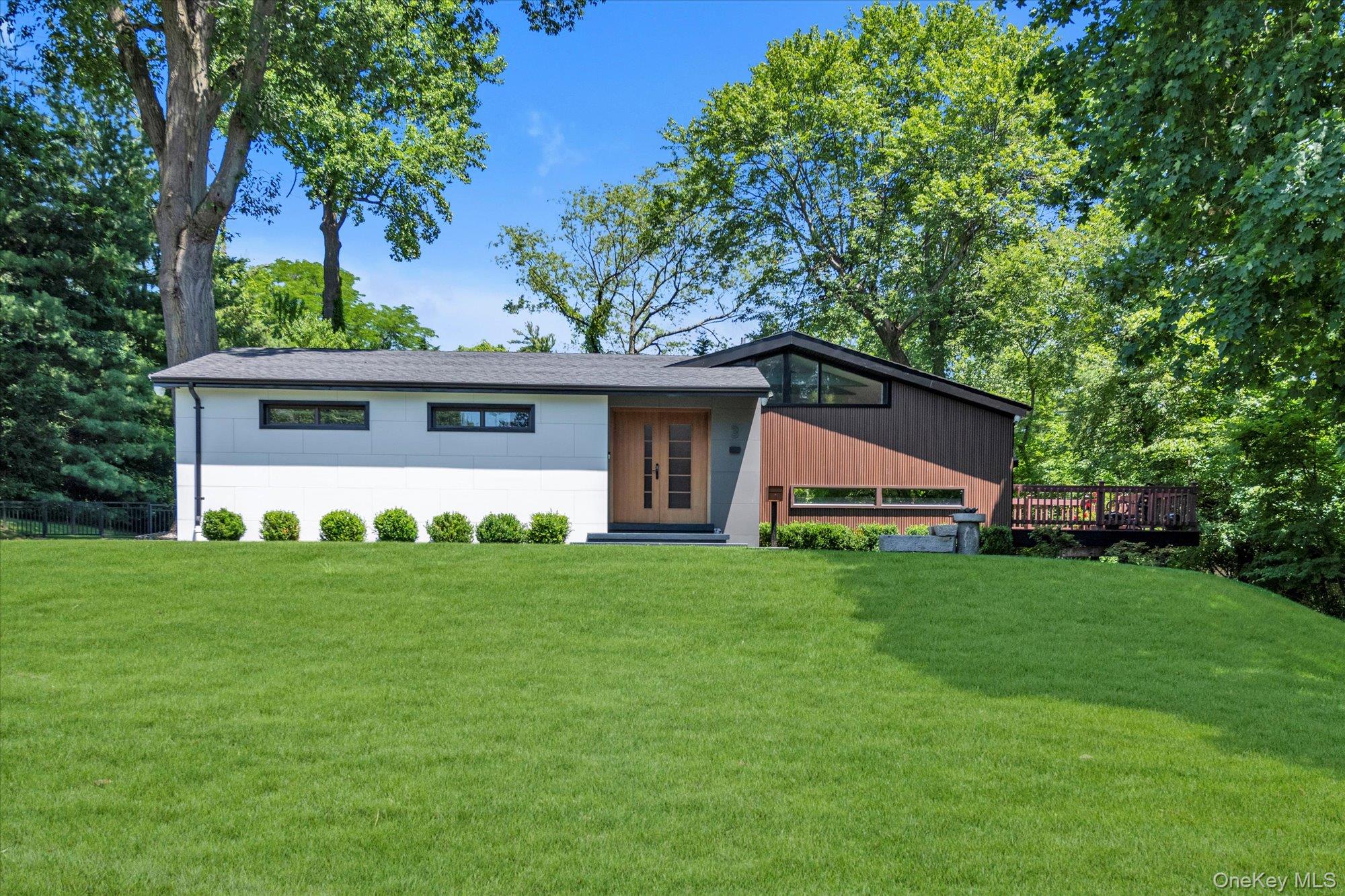 3 Horseshoe Lane, Great Neck, NY 11020