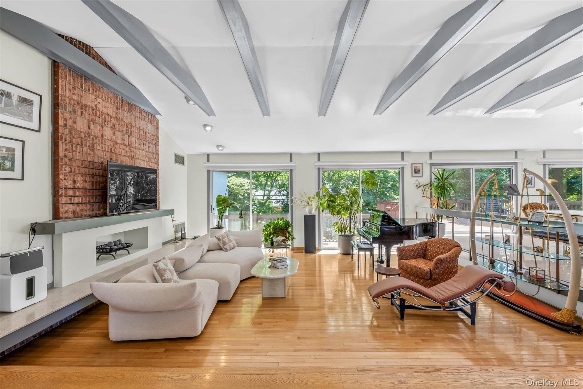 3 Horseshoe Lane, Great Neck, NY 11020