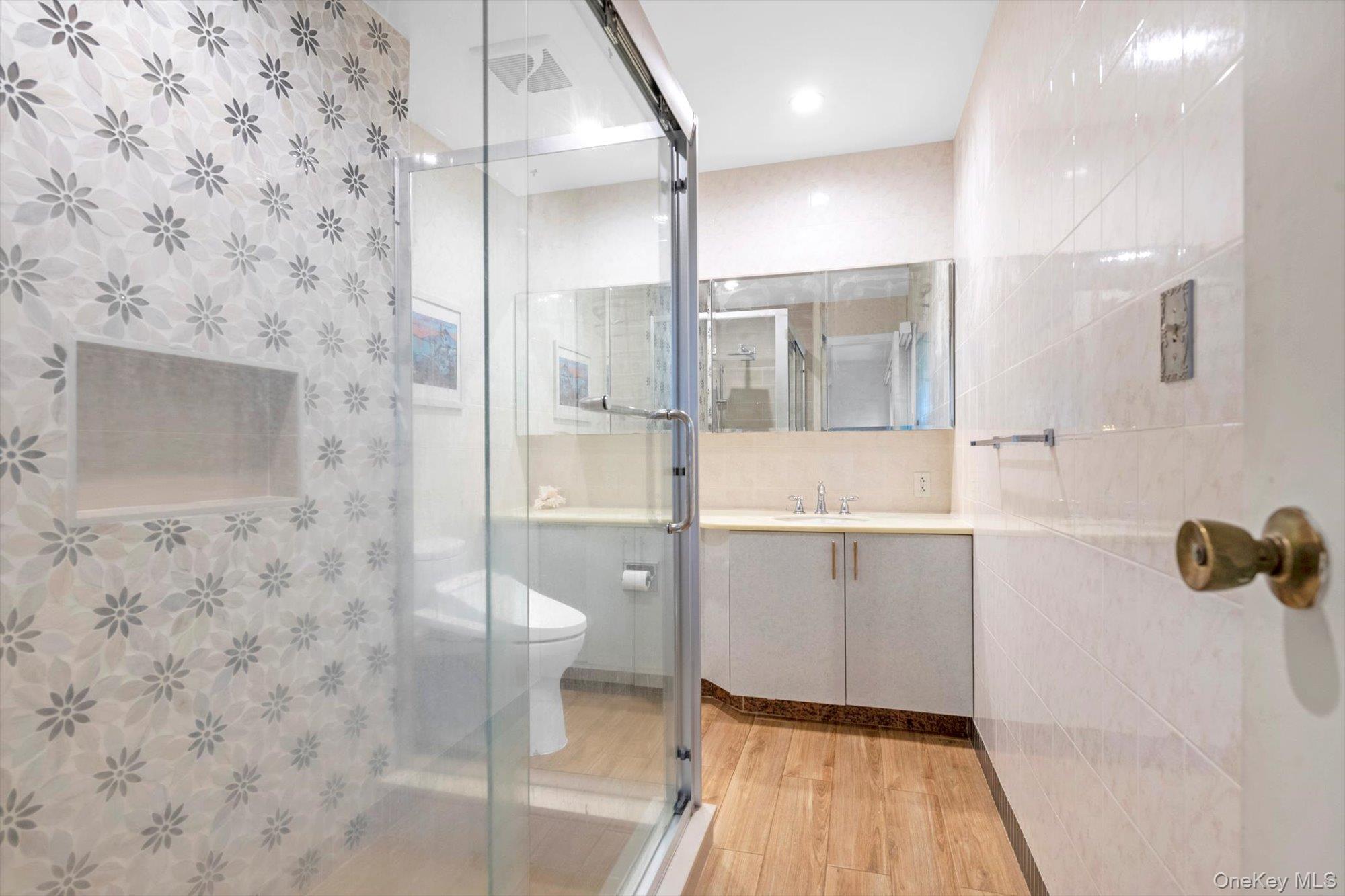 3 Horseshoe Lane, Great Neck, NY 11020