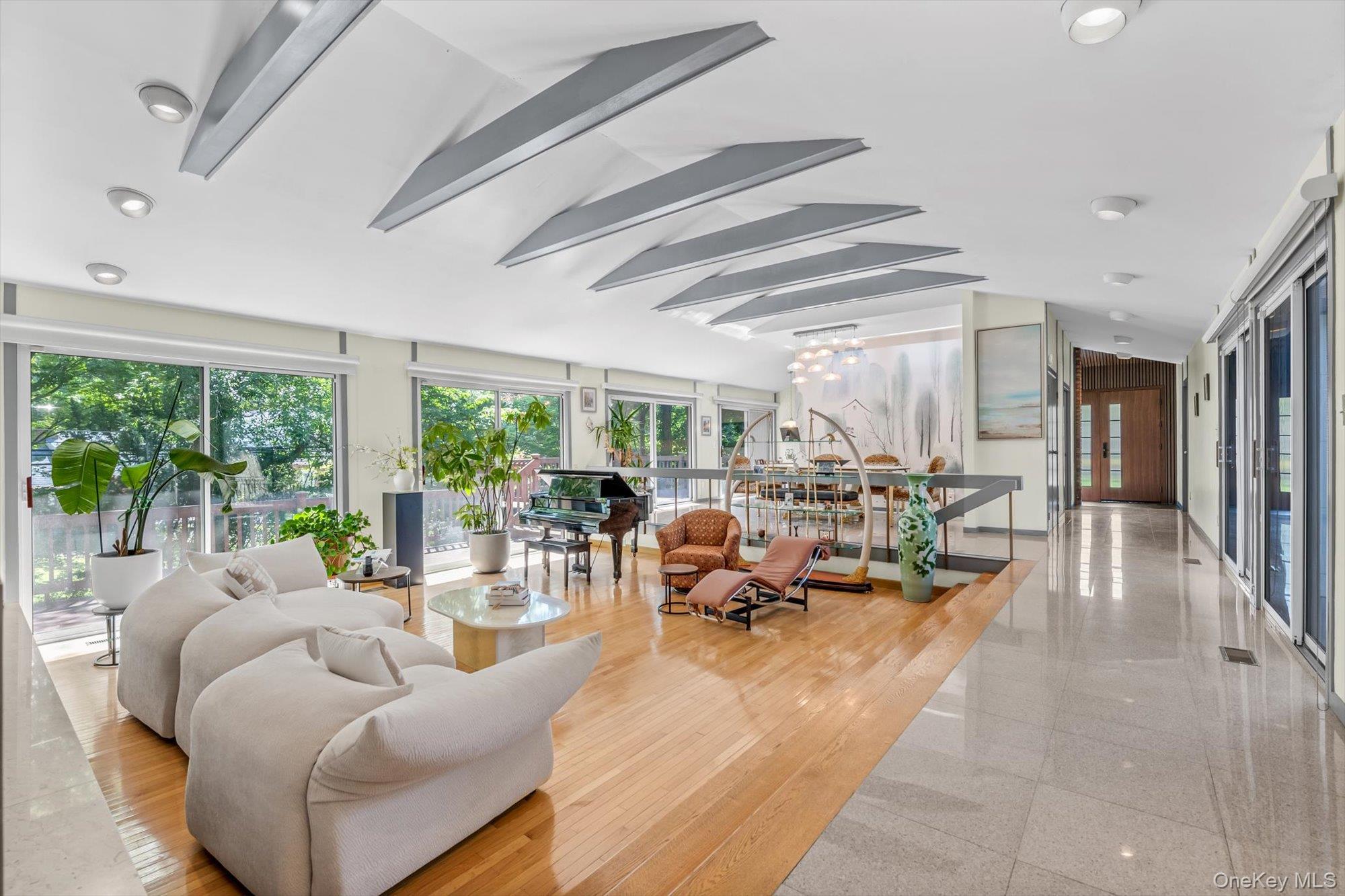 3 Horseshoe Lane, Great Neck, NY 11020