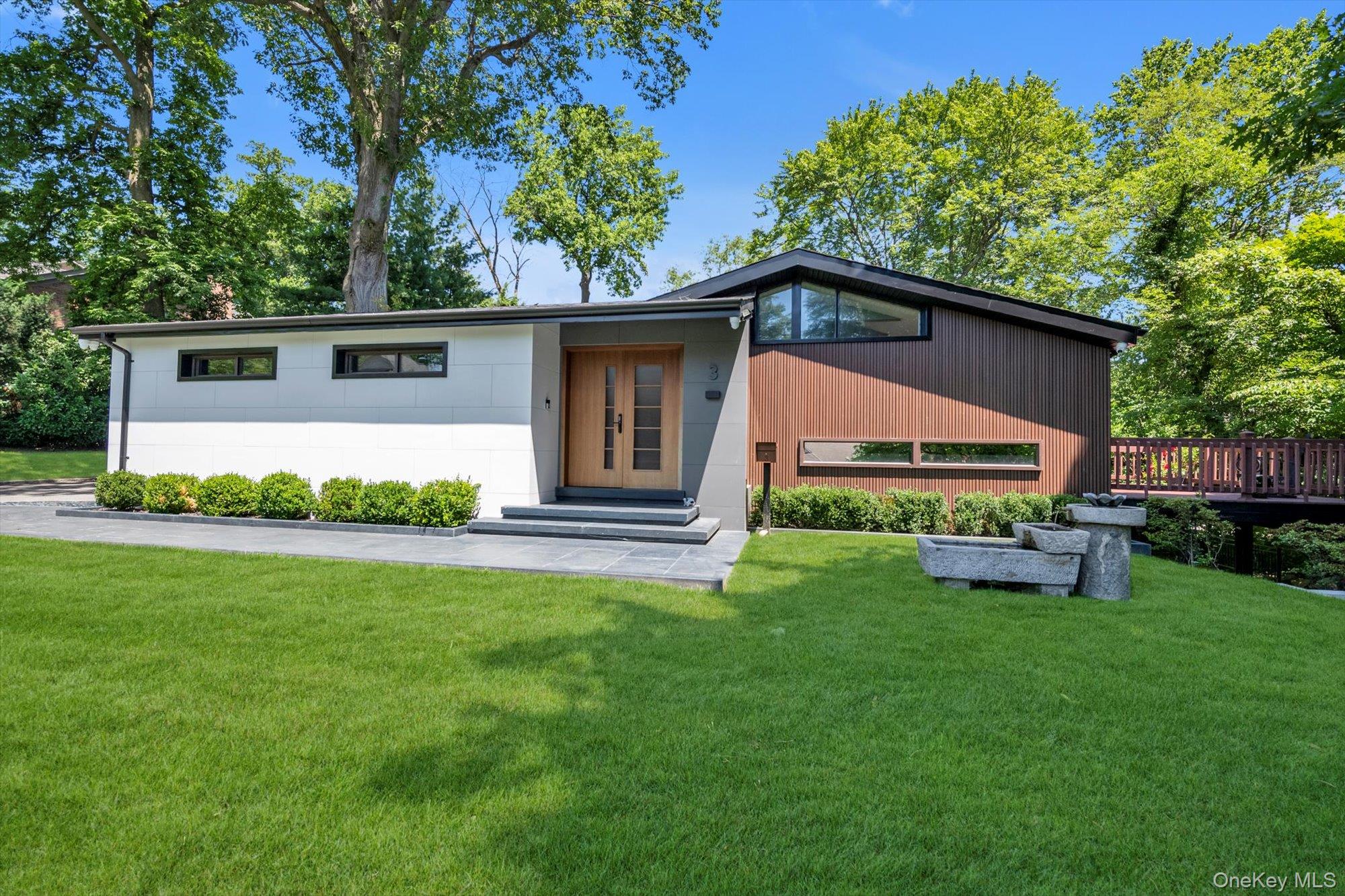 3 Horseshoe Lane, Great Neck, NY 11020