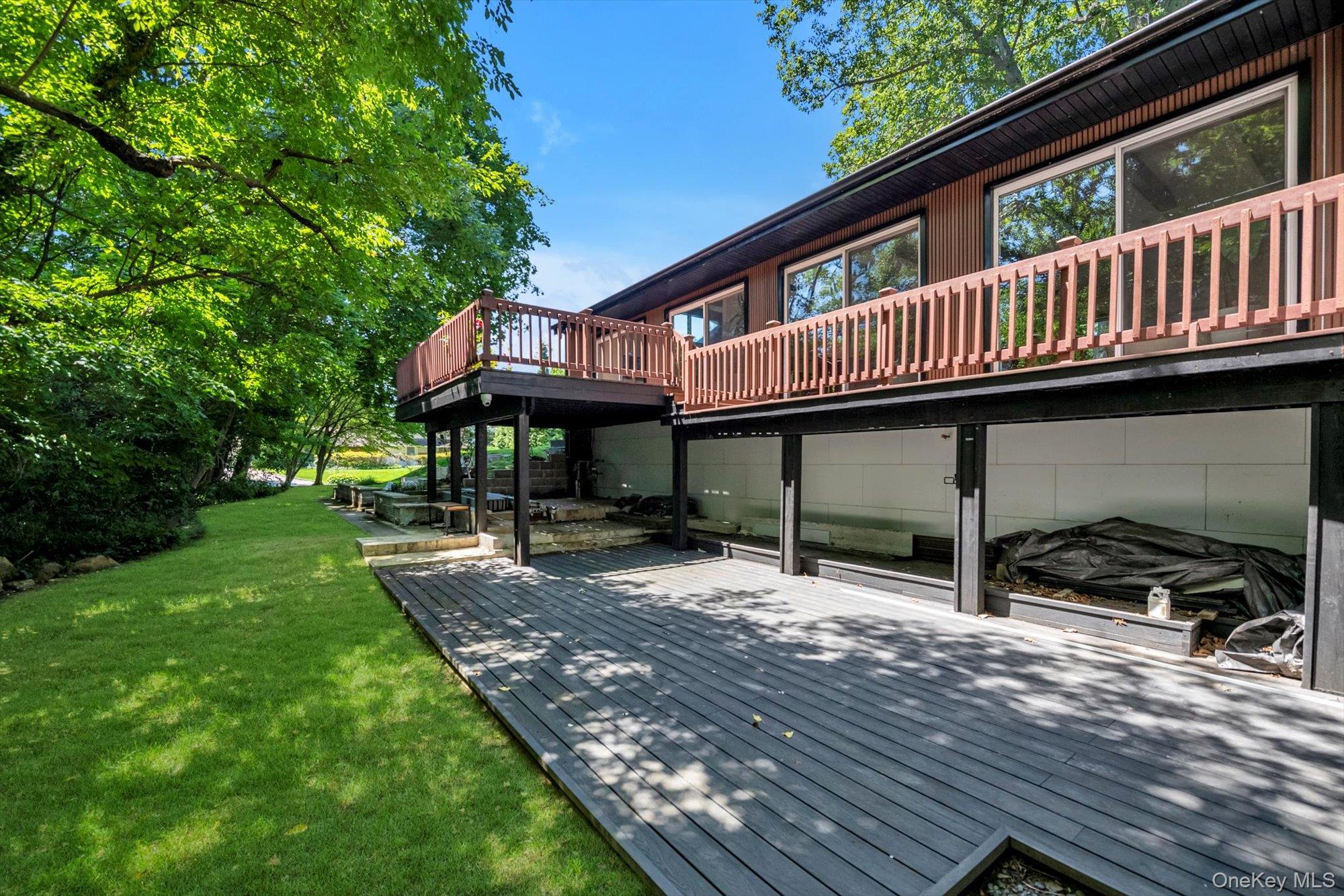 3 Horseshoe Lane, Great Neck, NY 11020