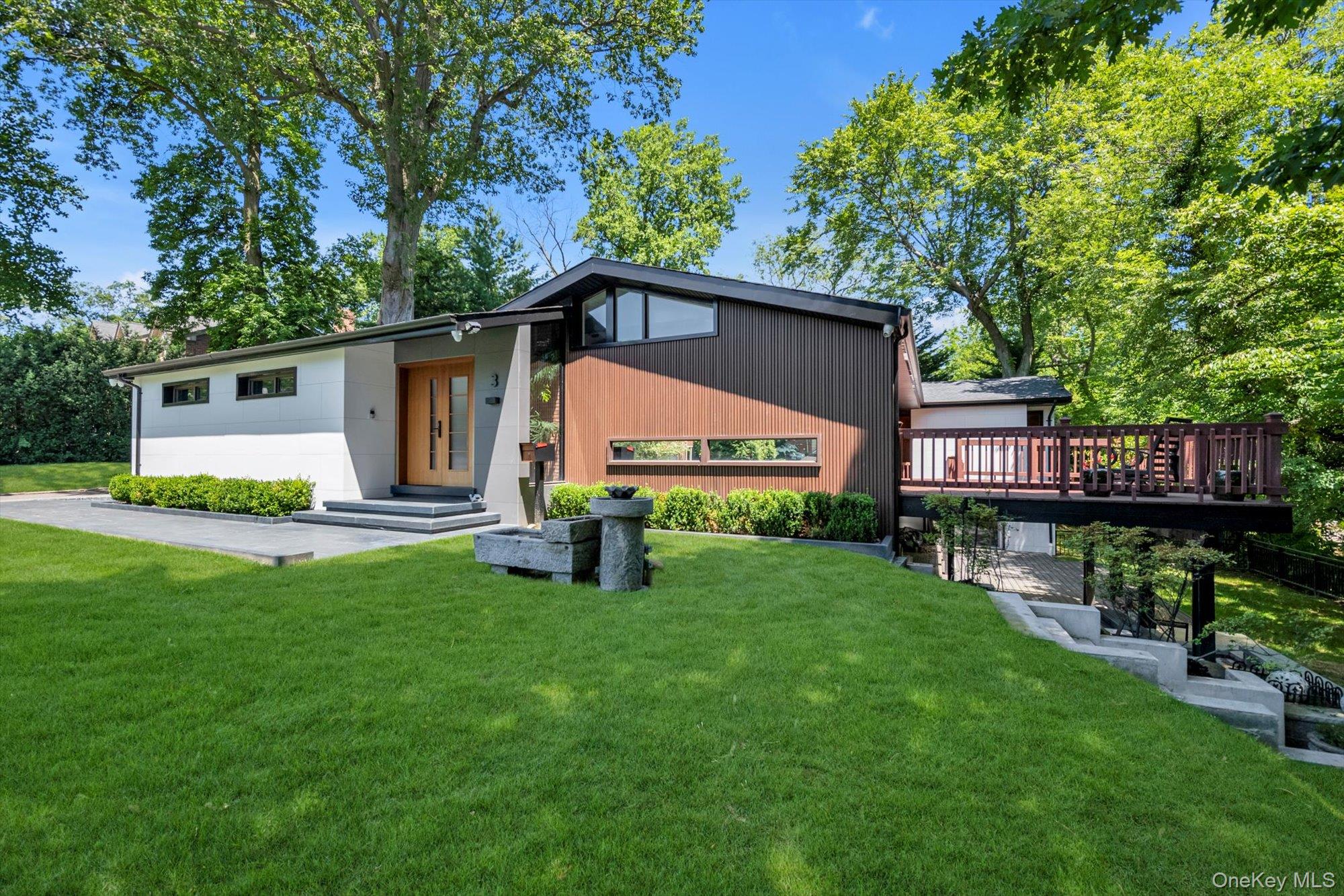 3 Horseshoe Lane, Great Neck, NY 11020