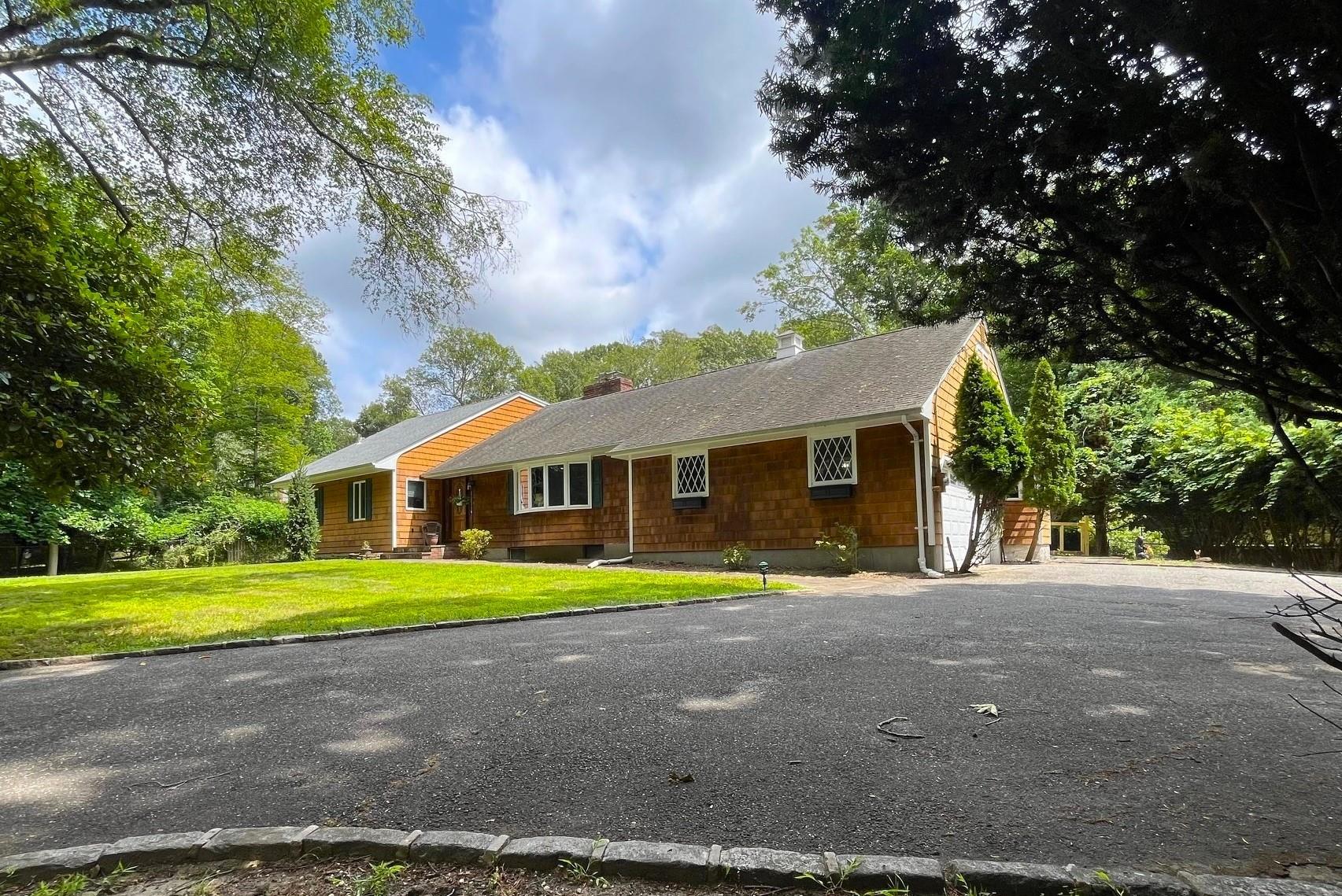118 Harbor Road, Saint James, NY 11780