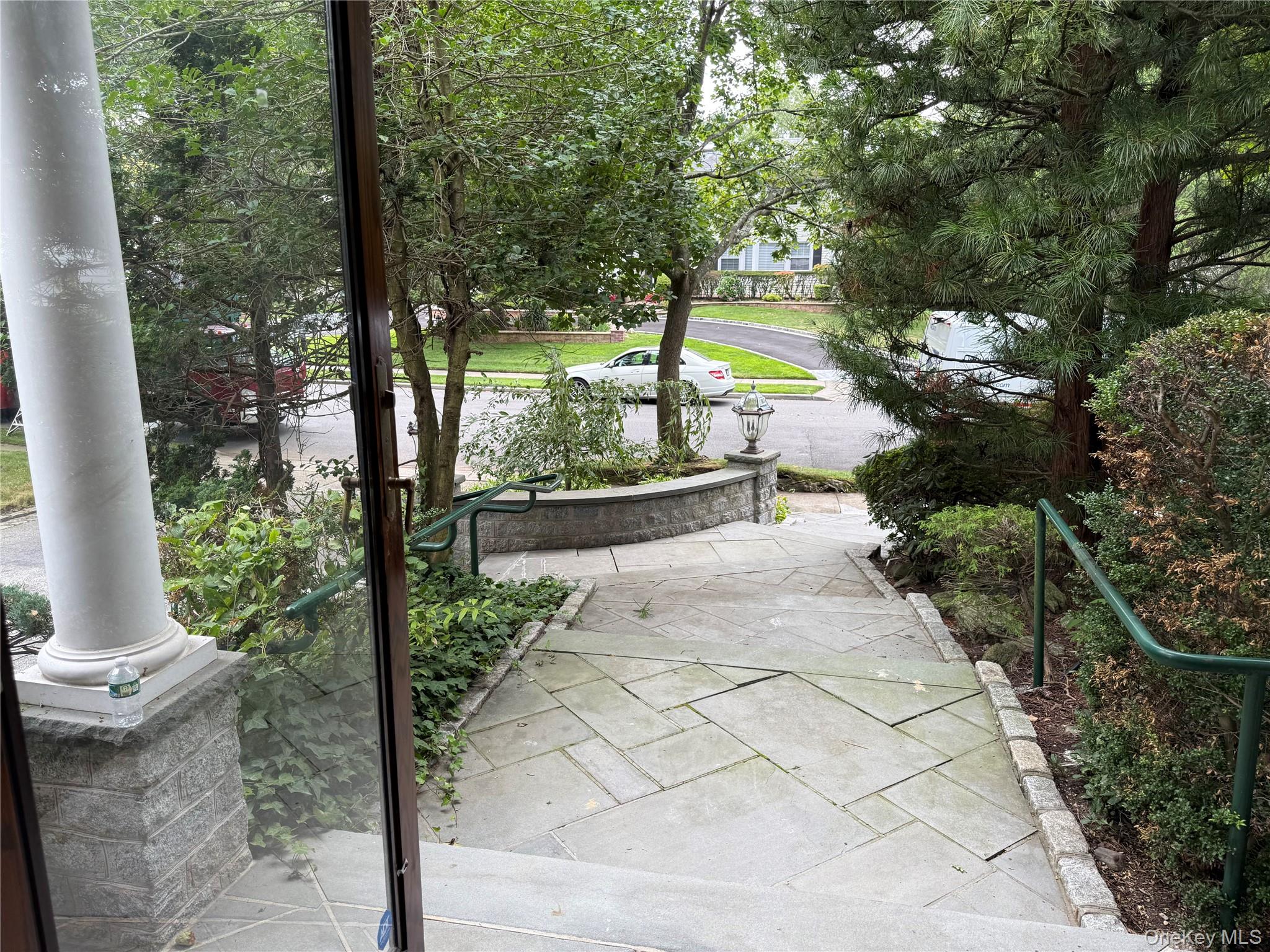 30 Dogwood Road # PVT HOUSE, Albertson, NY 11507