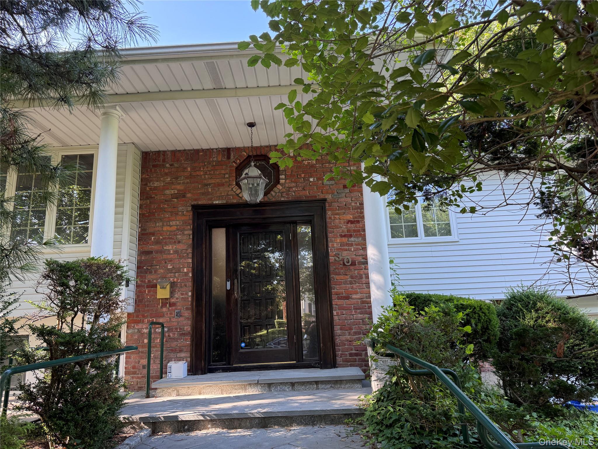 30 Dogwood Road # PVT HOUSE, Albertson, NY 11507