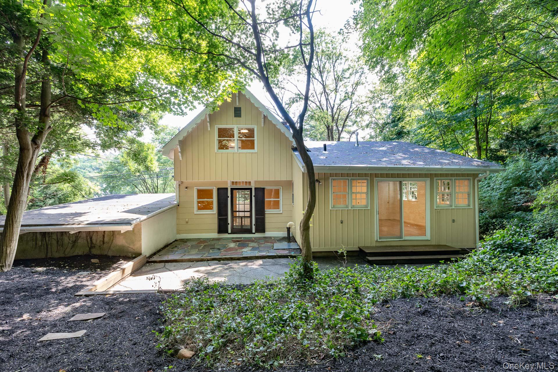 122 Main Street, Roslyn, NY 11576