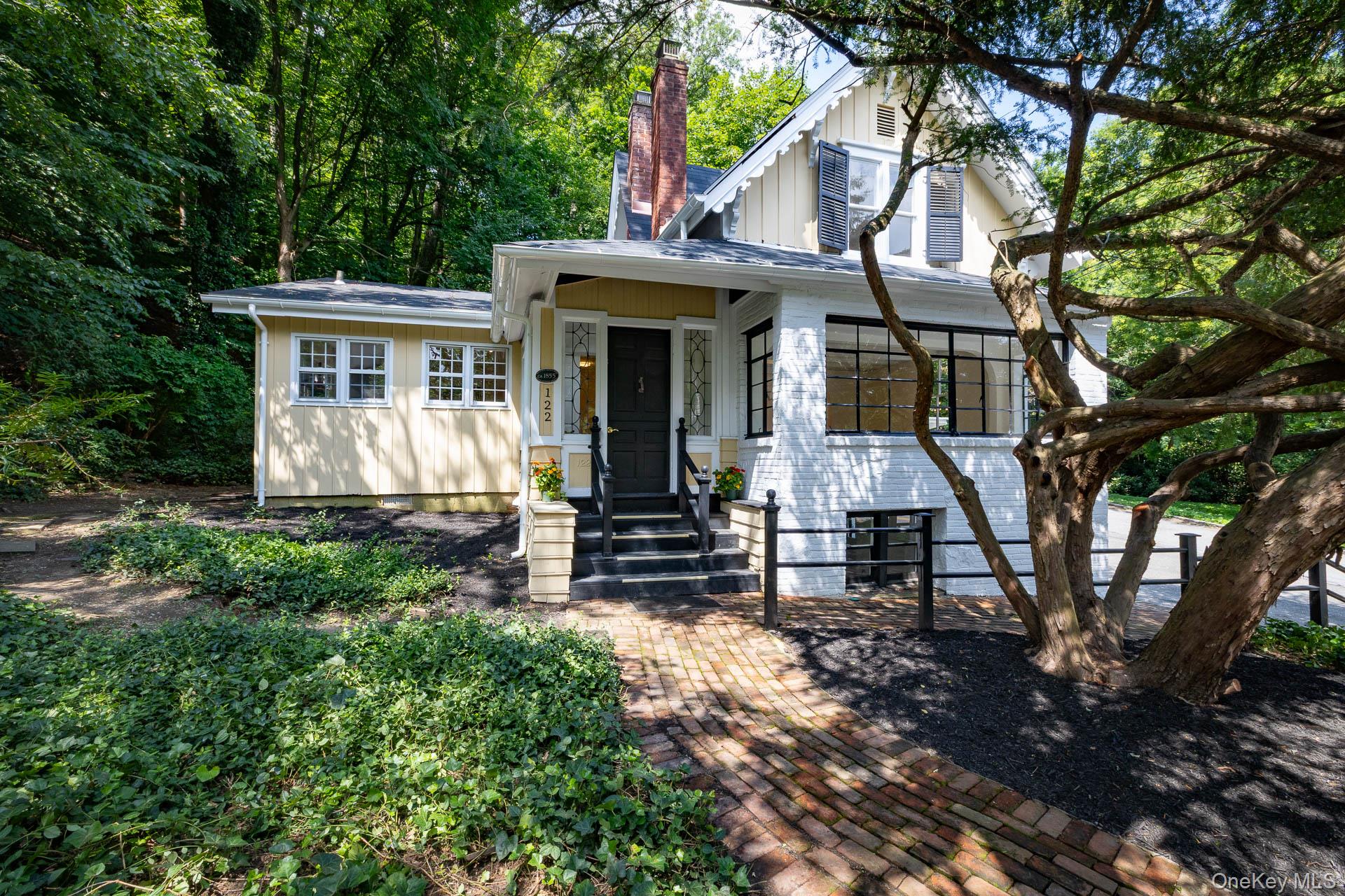 122 Main Street, Roslyn, NY 11576