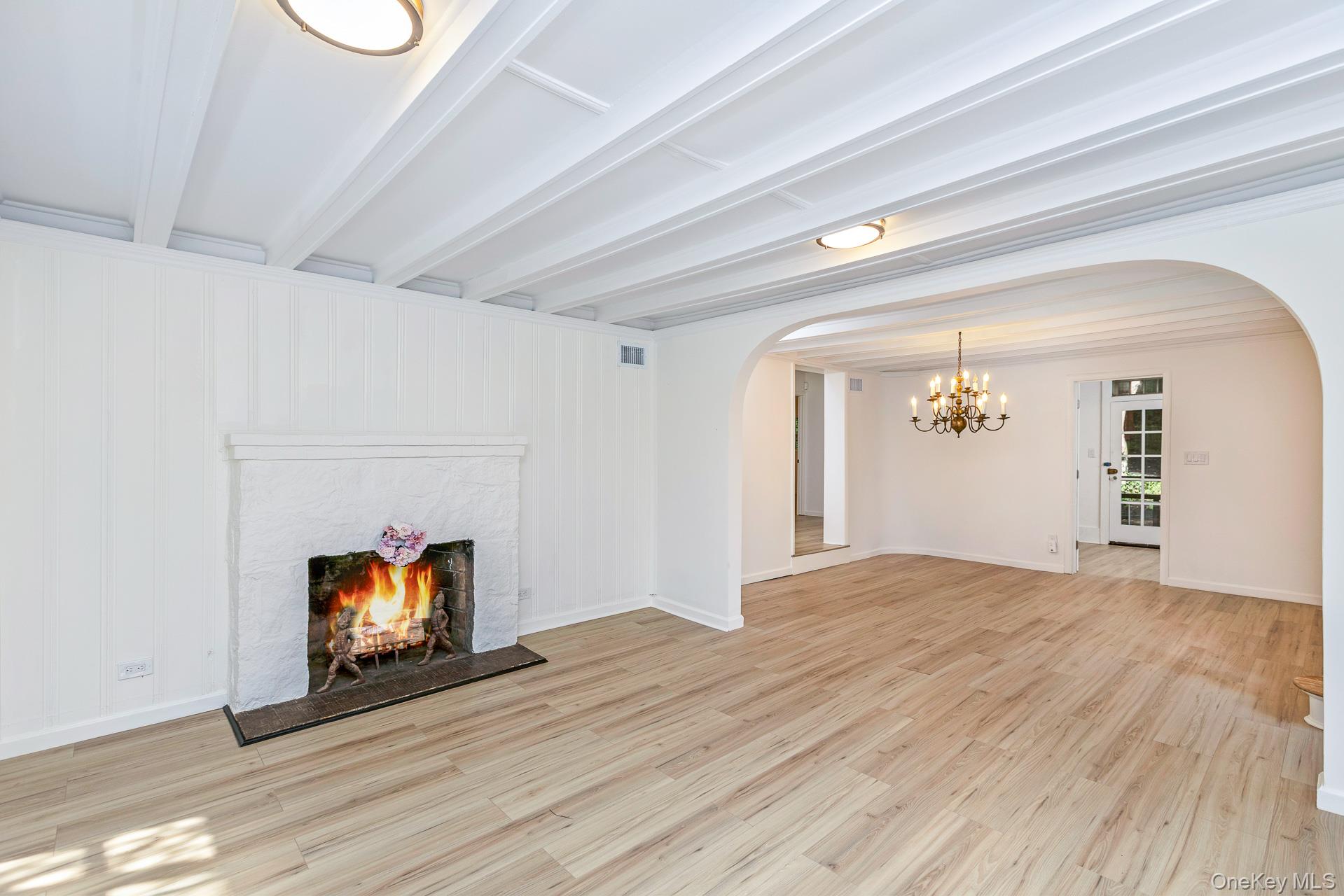 122 Main Street, Roslyn, NY 11576