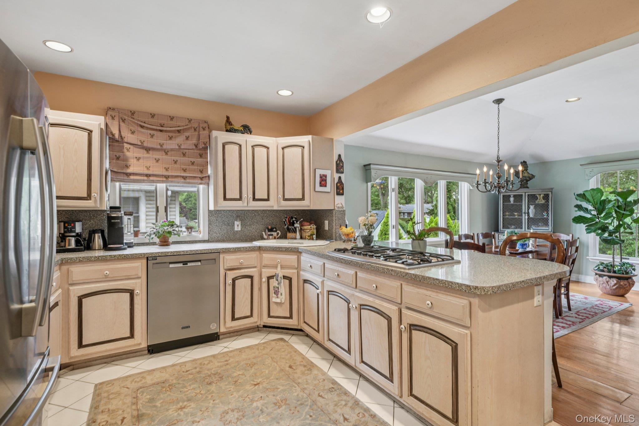 402 N Village Avenue, Rockville Centre, NY 11570