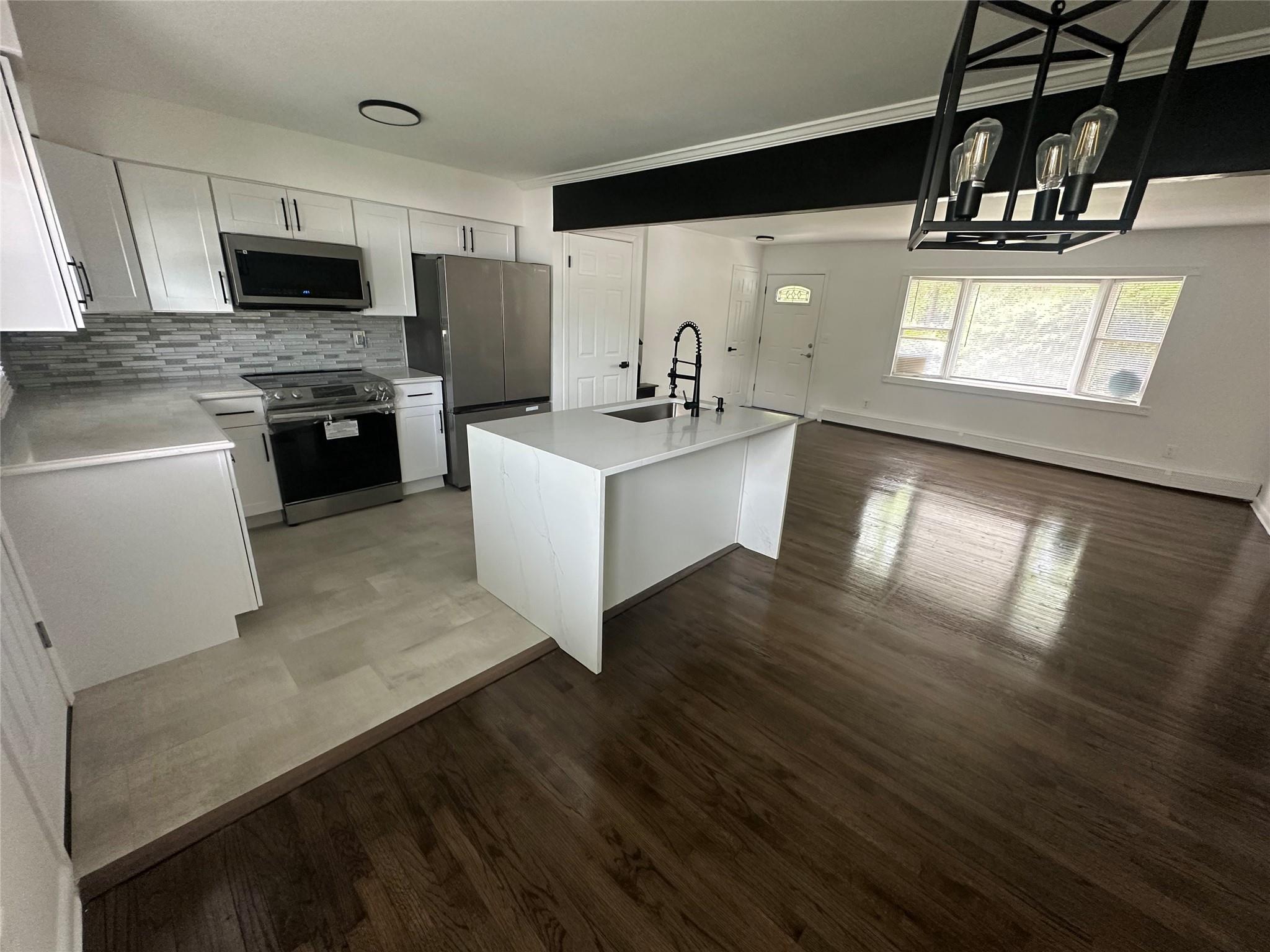 1070 Spur Drive S, Islip, NY 11706