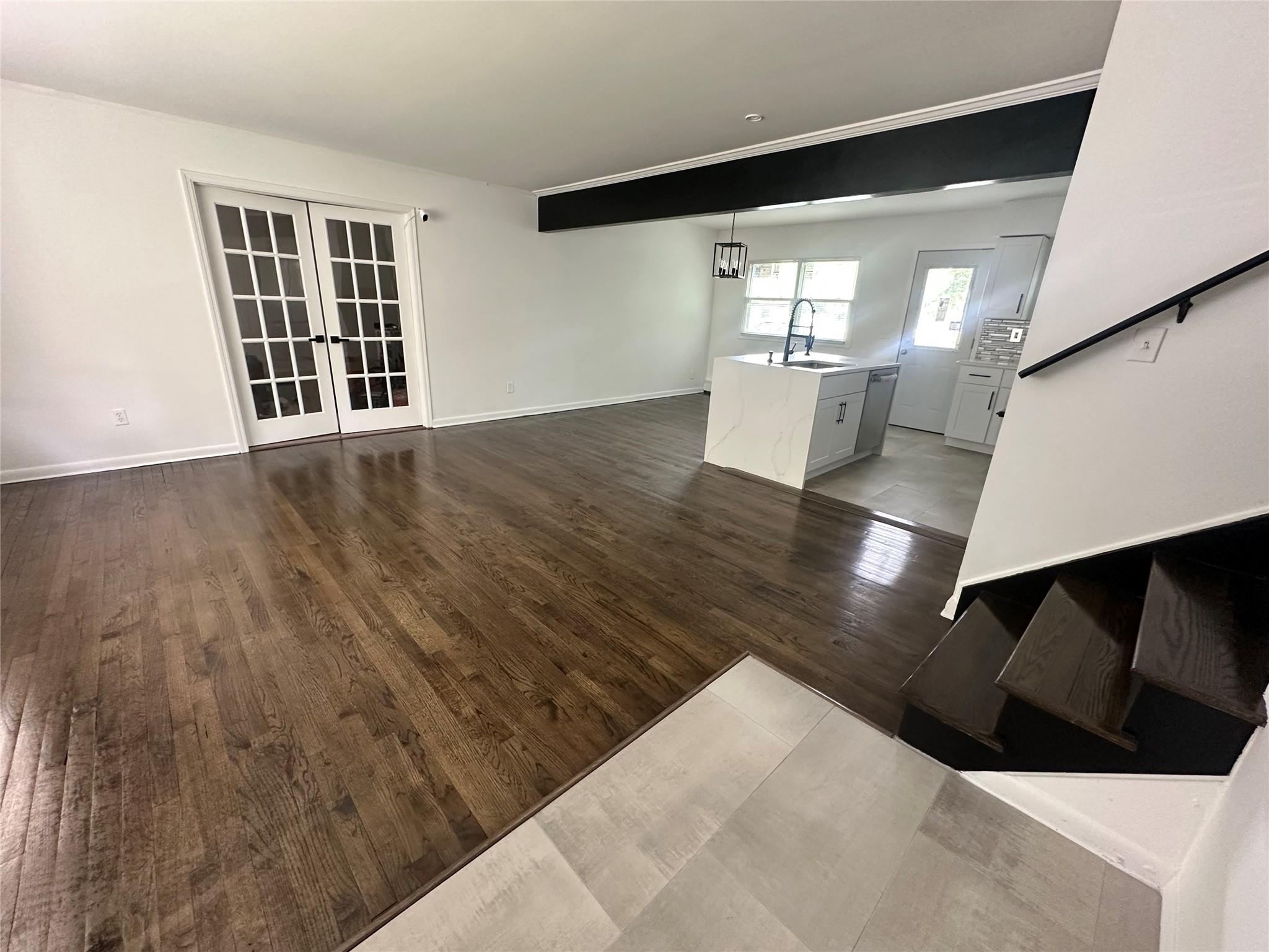 1070 Spur Drive S, Islip, NY 11706