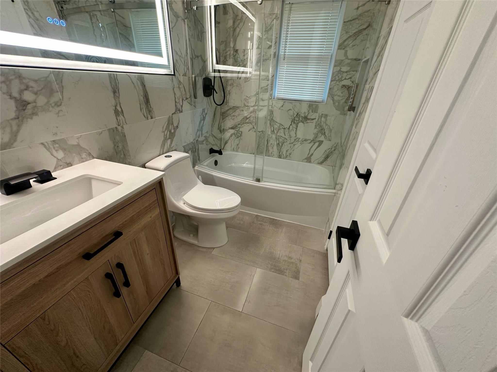 1070 Spur Drive S, Islip, NY 11706