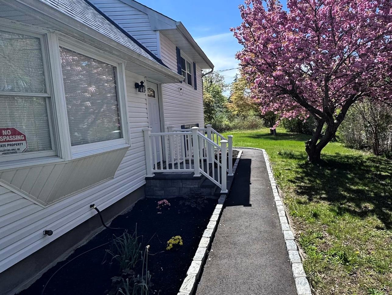 1070 Spur Drive S, Islip, NY 11706