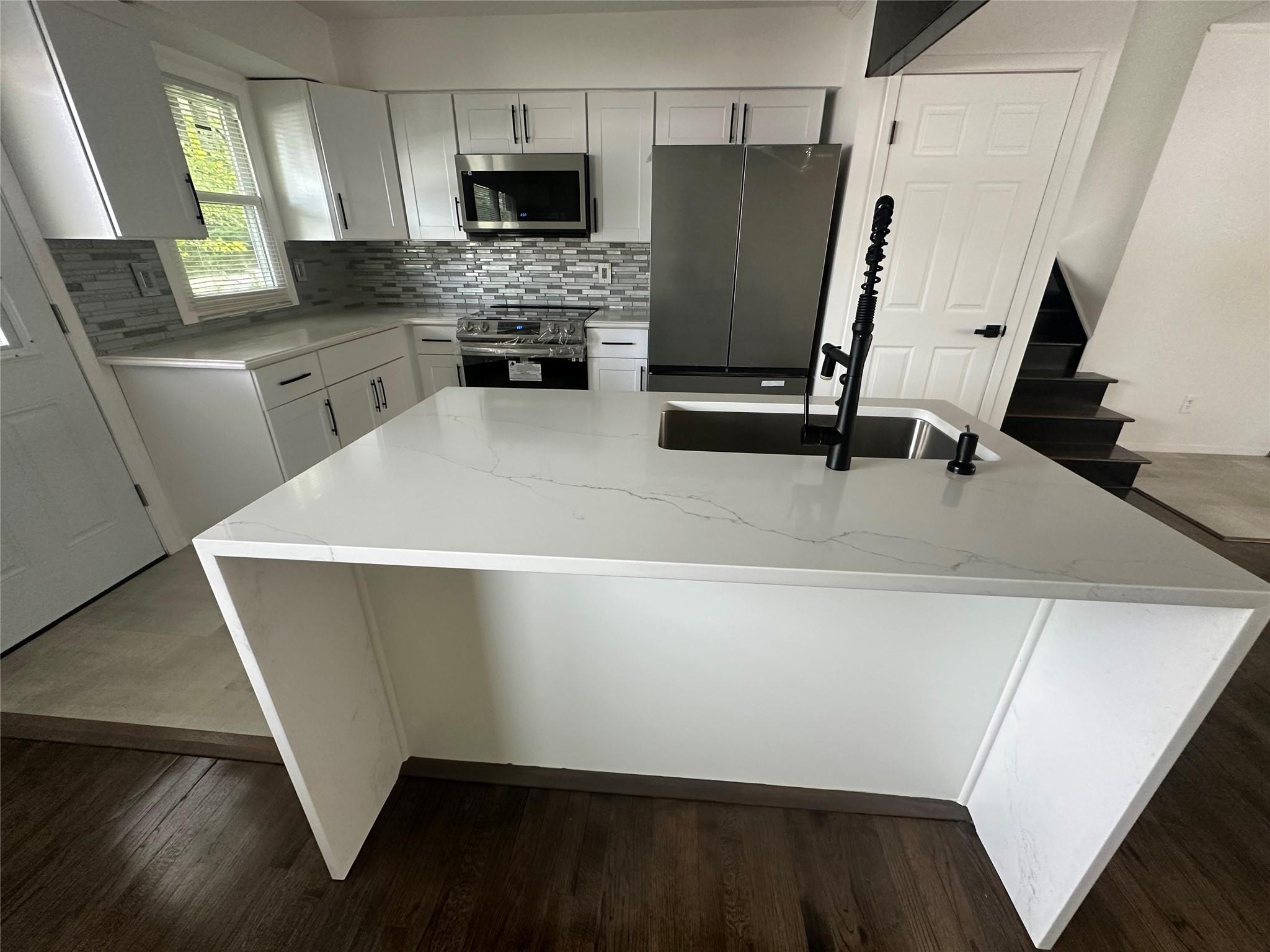 1070 Spur Drive S, Islip, NY 11706